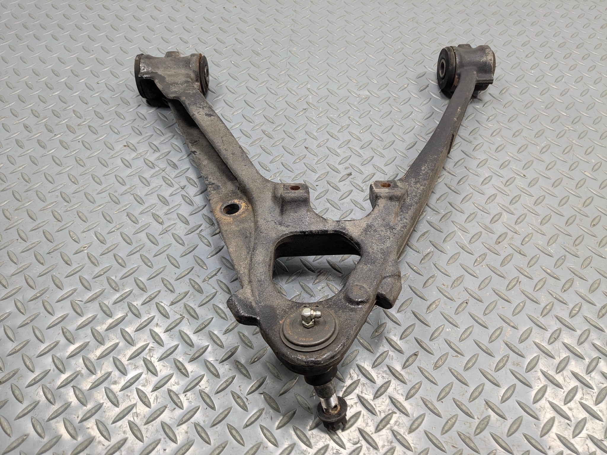 10 - 14 OEM CADILLAC ESCALADE ESV FRONT RIGHT PASSENGER SIDE LOWER CONTROL ARM