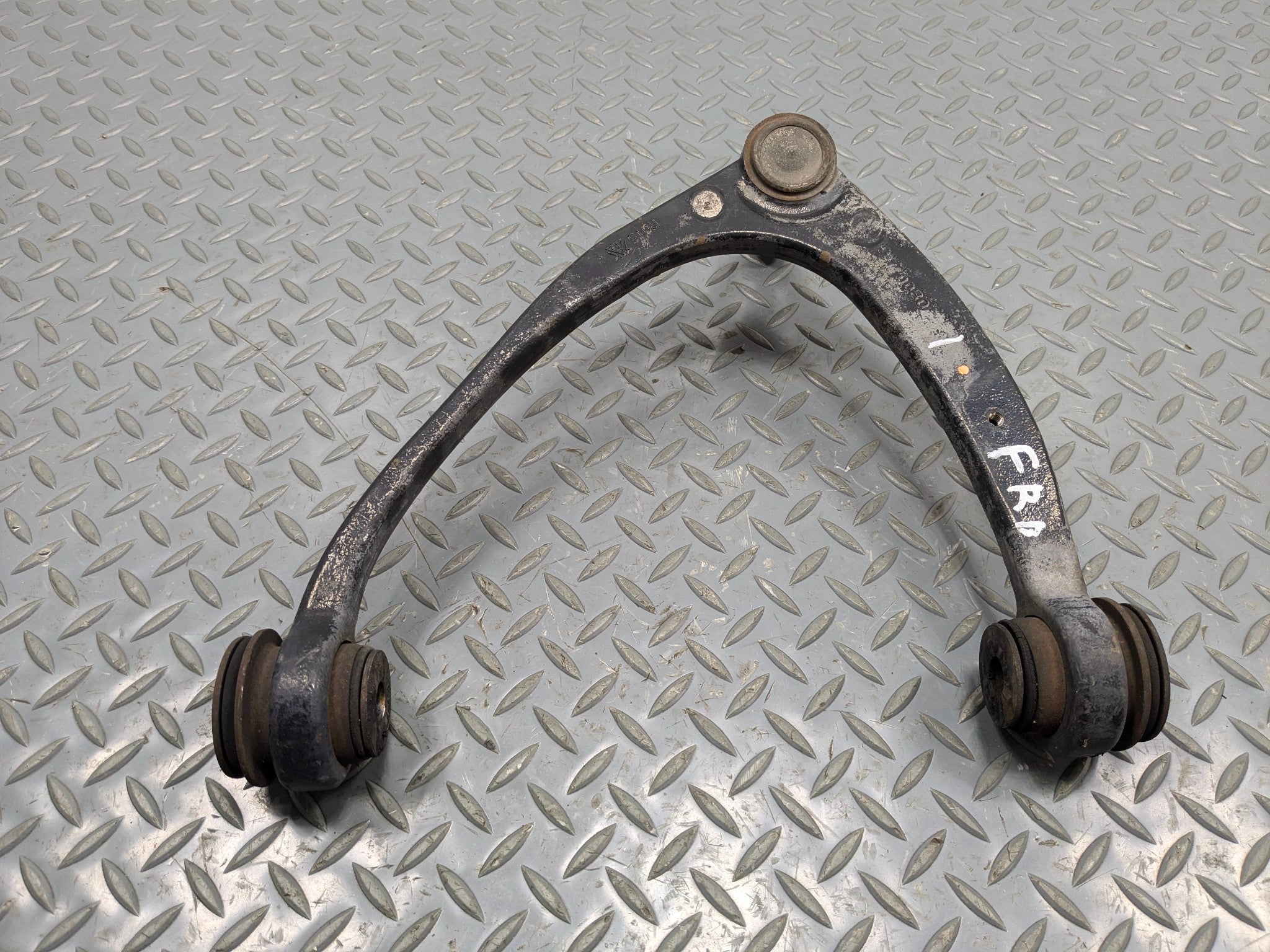 10 - 14 OEM CADILLAC ESCALADE ESV FRONT RIGHT PASSENGER SIDE UPPER CONTROL ARM