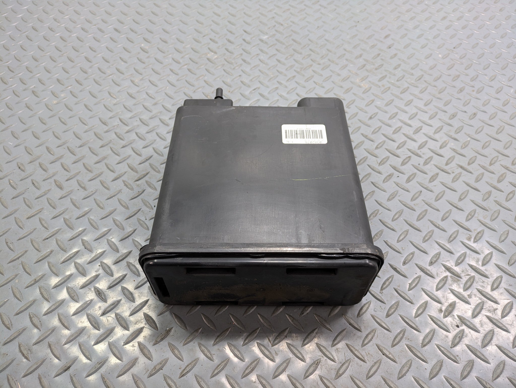 2010 - 2014 OEM CADILLAC ESCALADE ESV FUEL GAS 3.3L EVAPORATIVE CANISTER