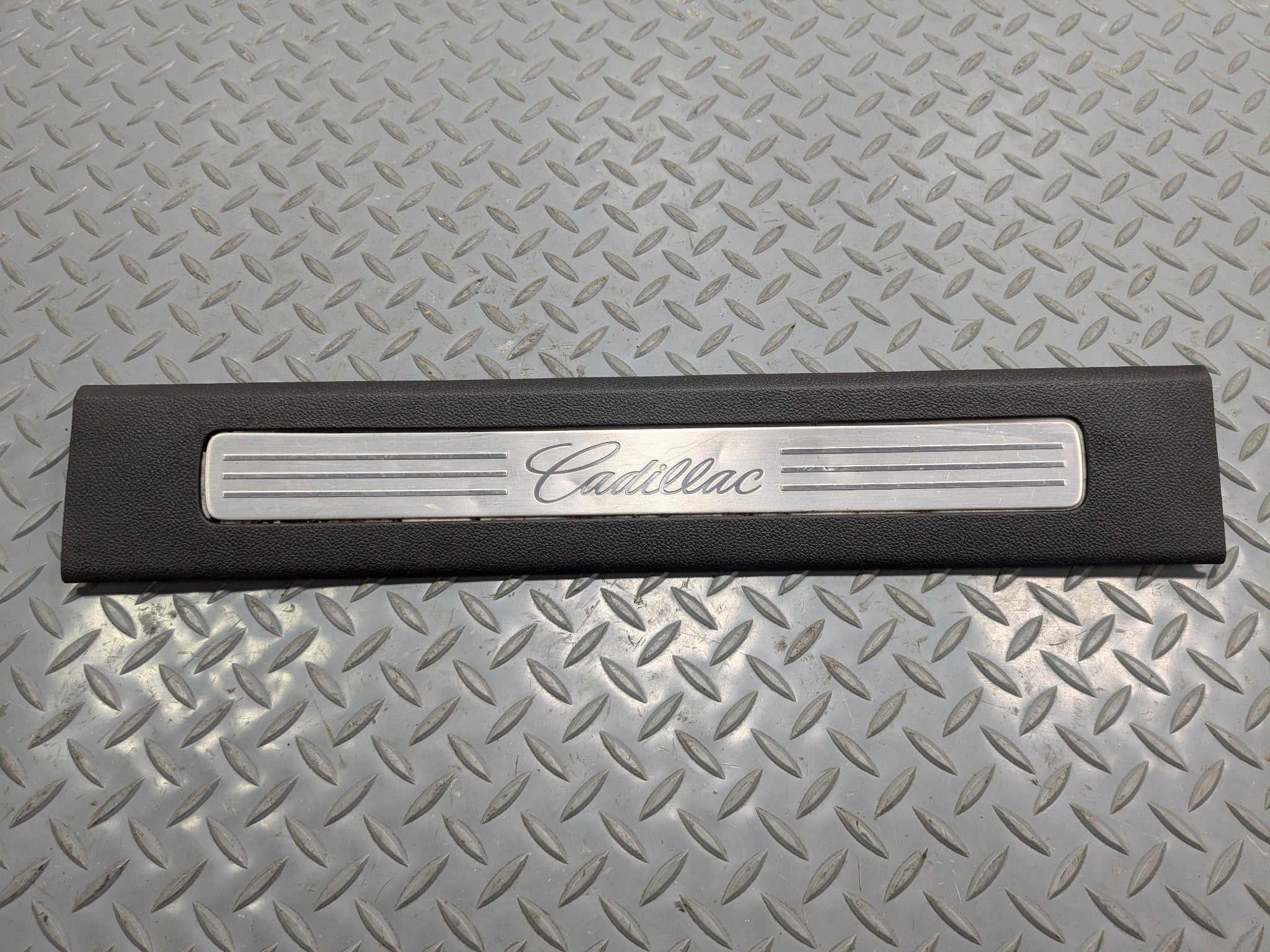 2010 - 2014 OEM CADILLAC ESCALADE ESV REAR LEFT DRIVER SIDE DOOR SILL PLATE TRIM