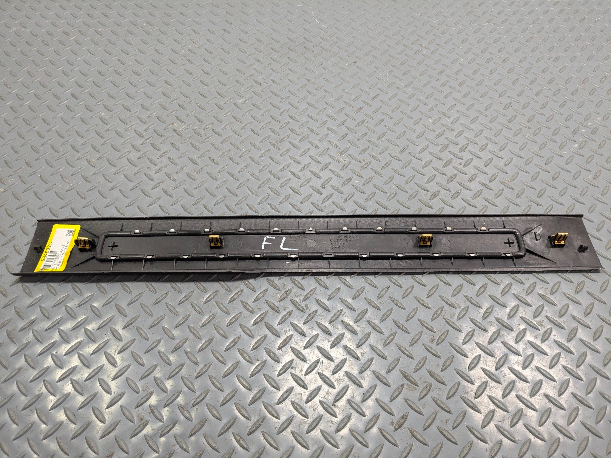 10 - 14 OEM CADILLAC ESCALADE ESV FRONT LEFT DRIVER SIDE DOOR SILL PLATE TRIM