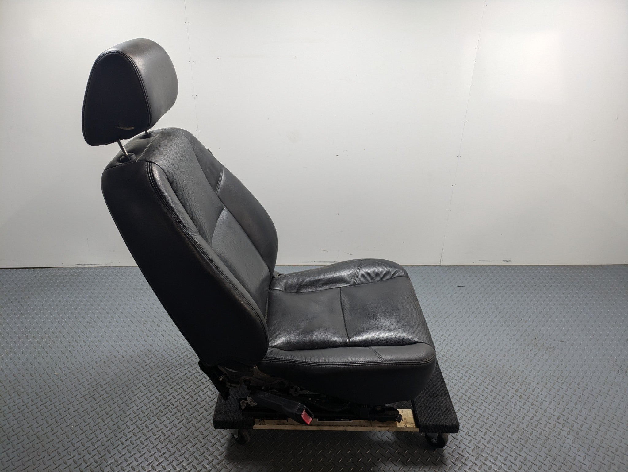 10 - 14 OEM CADILLAC ESCALADE ESV FRONT LEFT SIDE SEAT WITH HEADREST ASSEMBLY