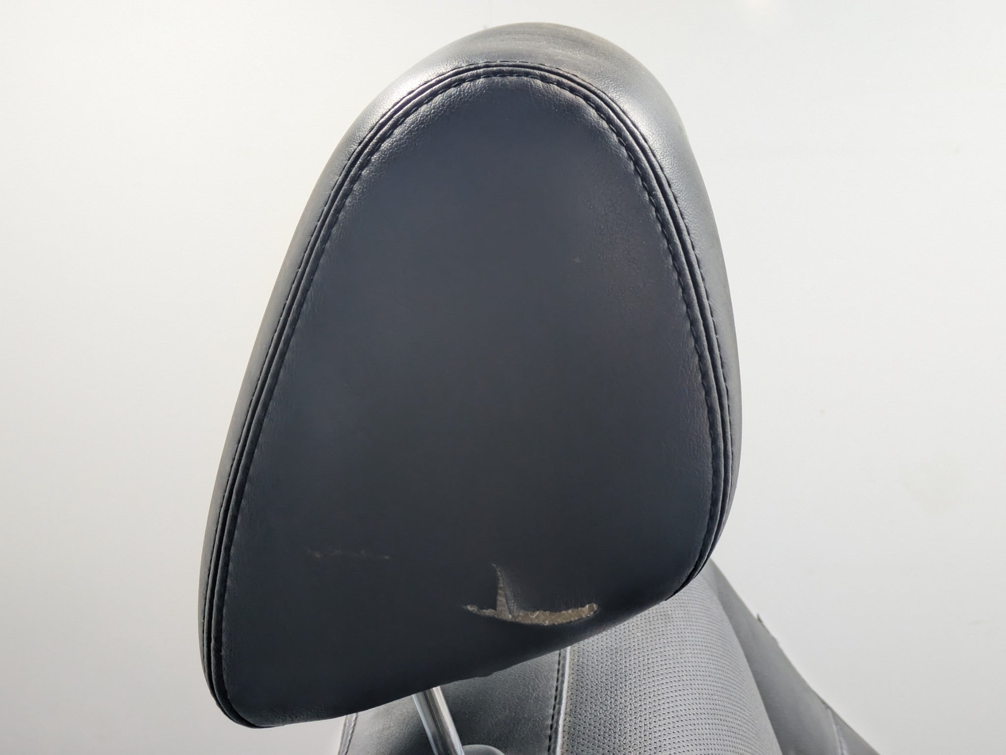 10 - 14 OEM CADILLAC ESCALADE ESV FRONT LEFT SIDE SEAT WITH HEADREST ASSEMBLY