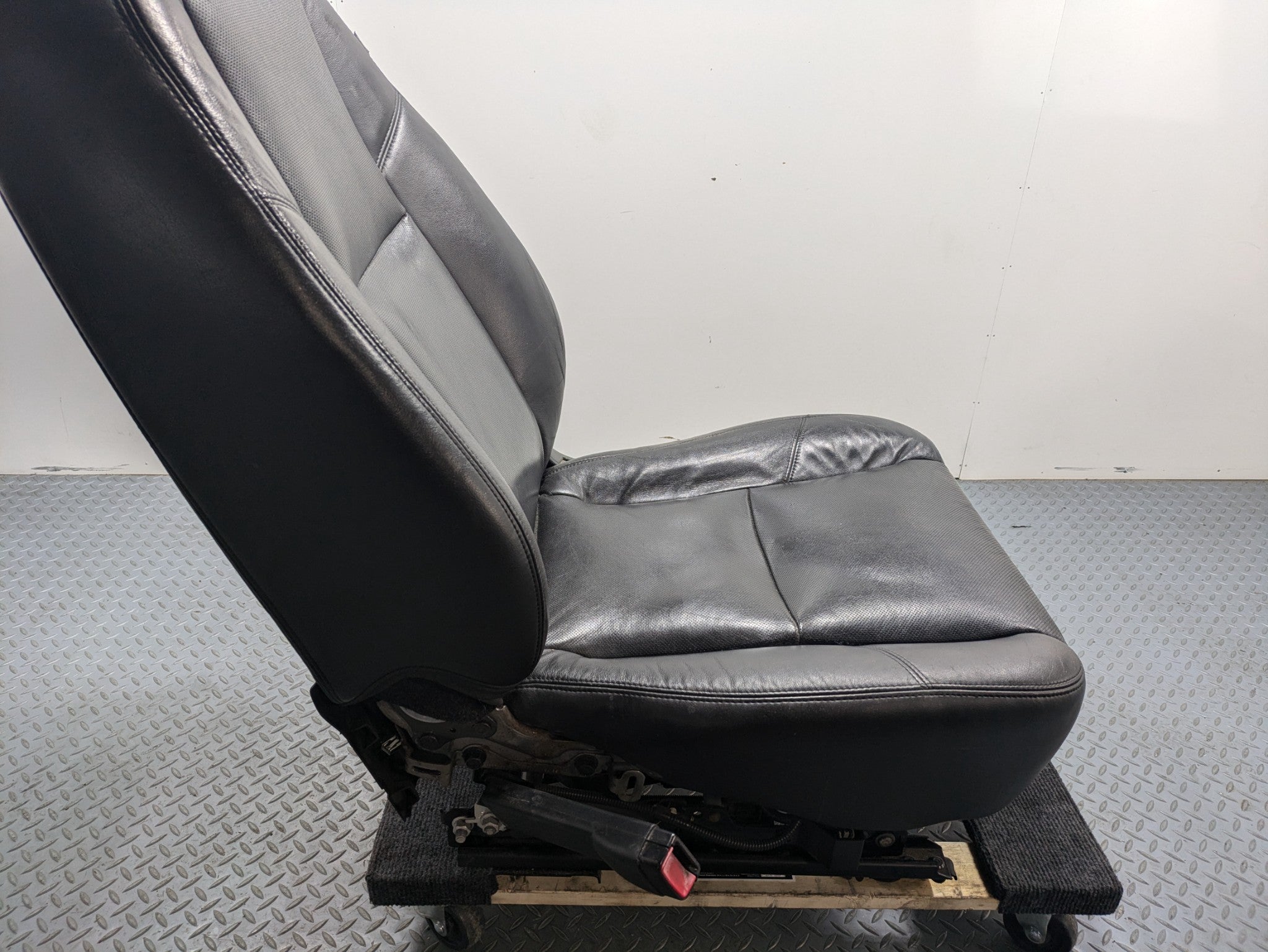 10 - 14 OEM CADILLAC ESCALADE ESV FRONT LEFT SIDE SEAT WITH HEADREST ASSEMBLY