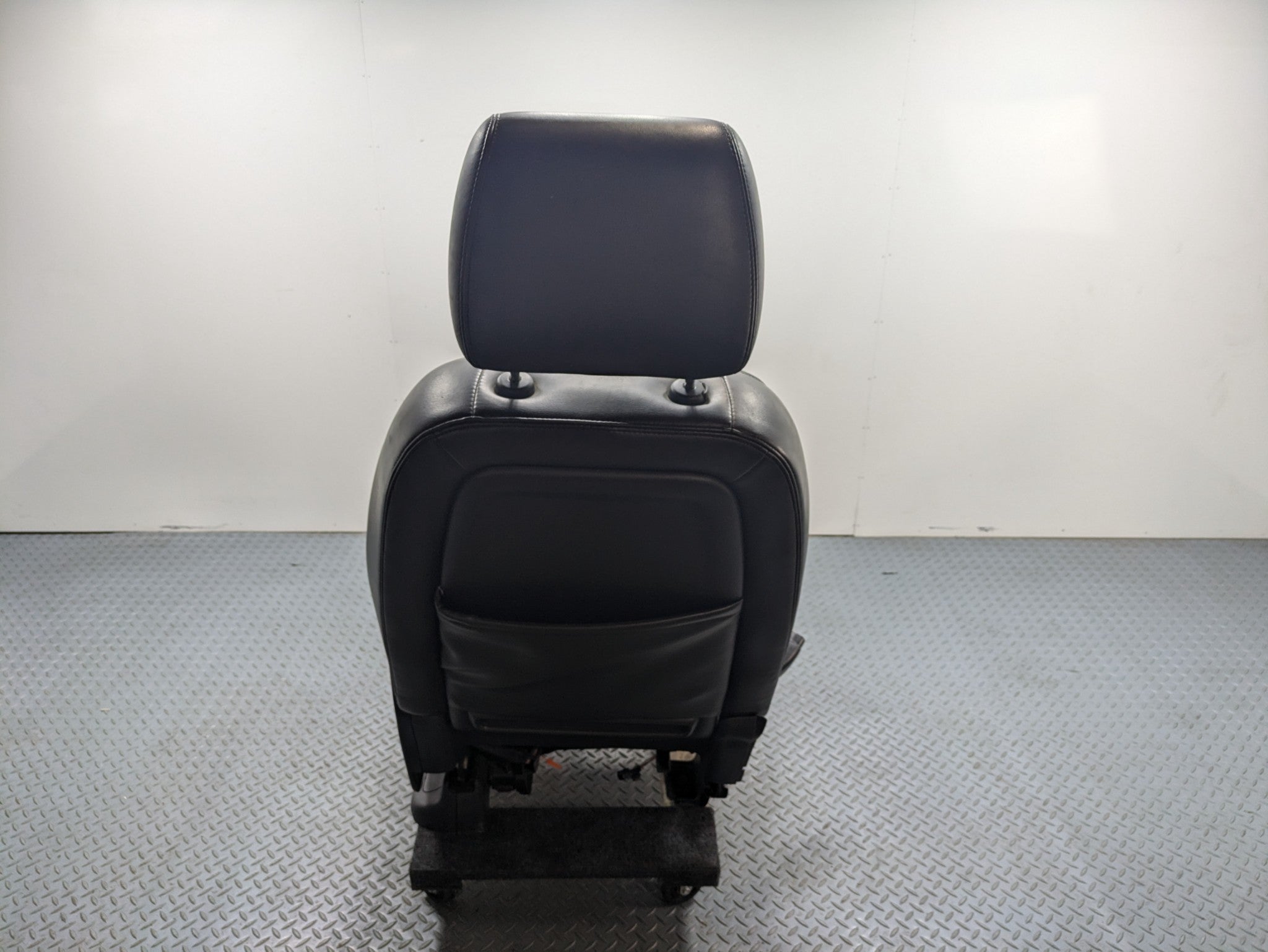 10 - 14 OEM CADILLAC ESCALADE ESV FRONT LEFT SIDE SEAT WITH HEADREST ASSEMBLY