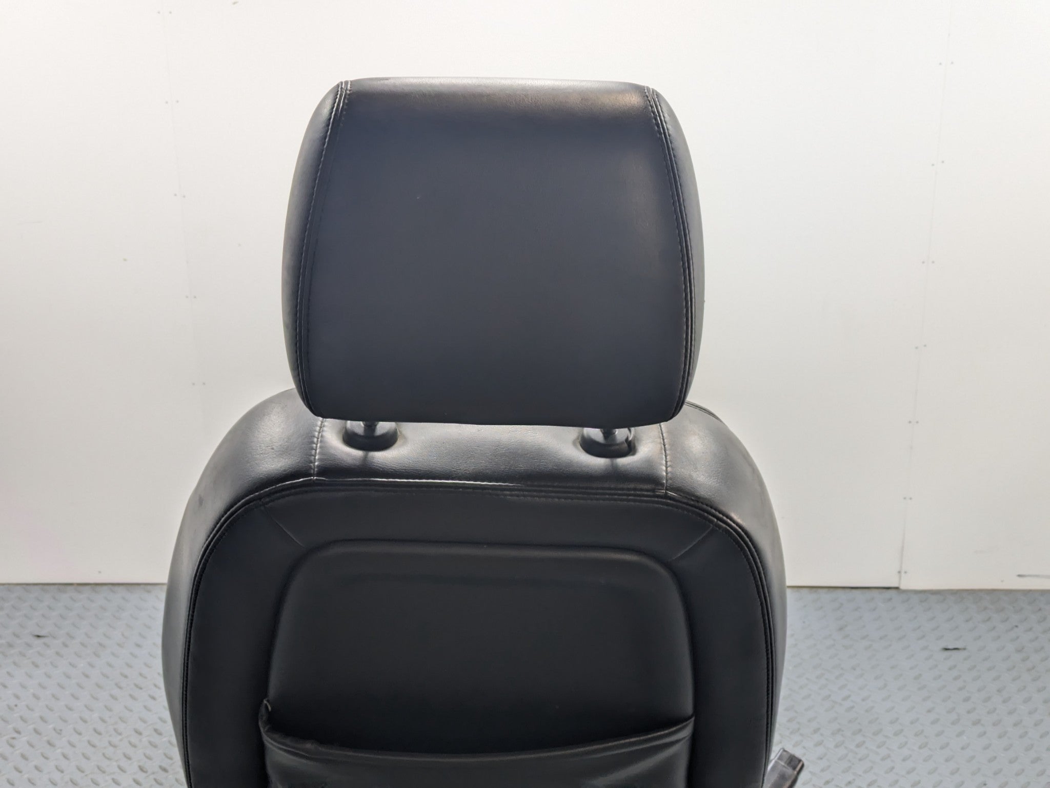 10 - 14 OEM CADILLAC ESCALADE ESV FRONT LEFT SIDE SEAT WITH HEADREST ASSEMBLY