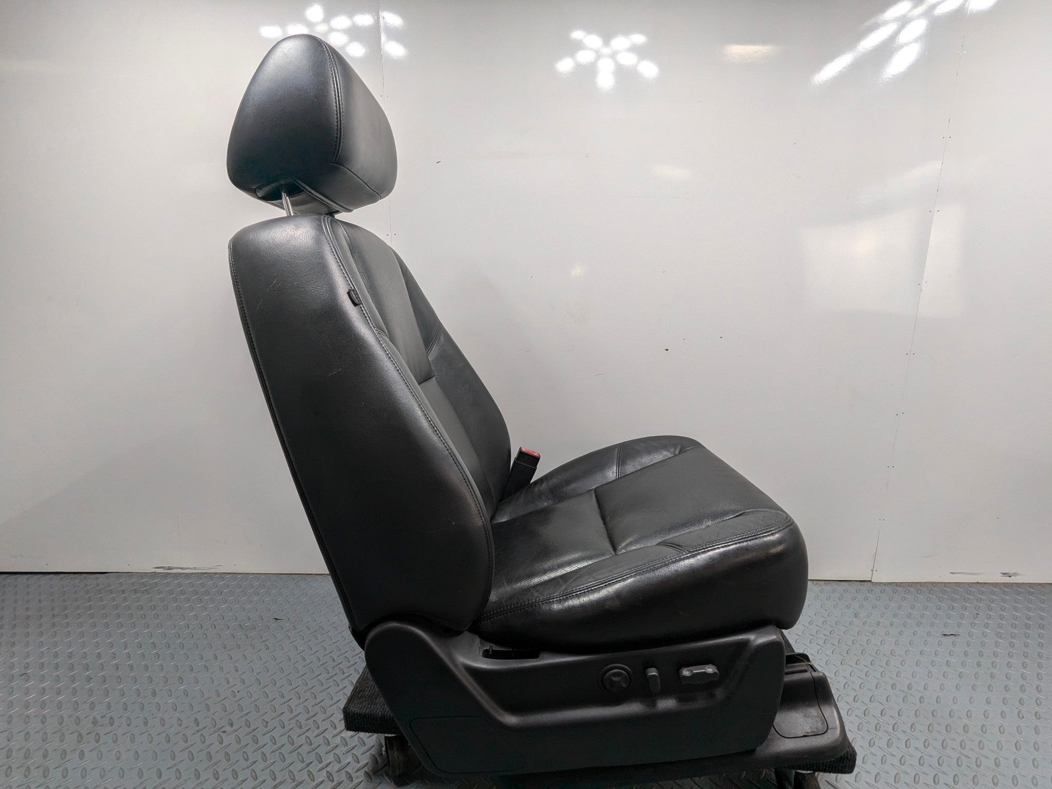 10 - 14 OEM CADILLAC ESCALADE ESV FRONT RIGHT SIDE SEAT WITH HEADREST ASSEMBLY