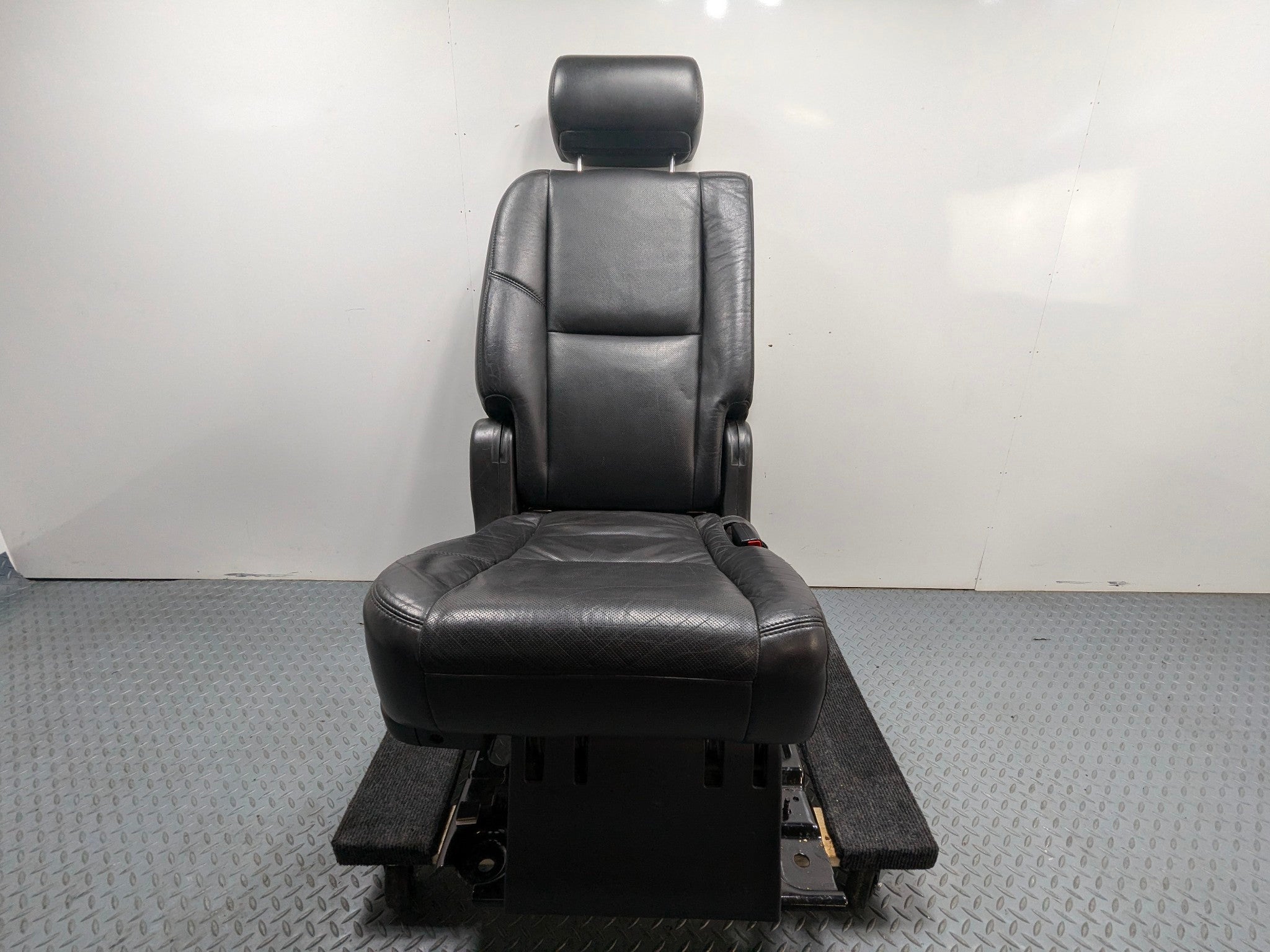 10 - 14 OEM CADILLAC ESCALADE ESV REAR RIGHT SIDE SEAT WITH HEADREST ASSEMBLY