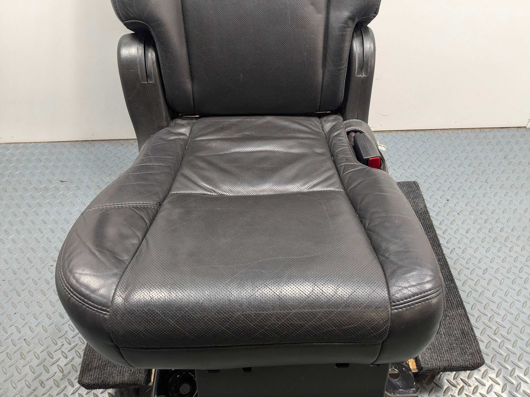 10 - 14 OEM CADILLAC ESCALADE ESV REAR RIGHT SIDE SEAT WITH HEADREST ASSEMBLY