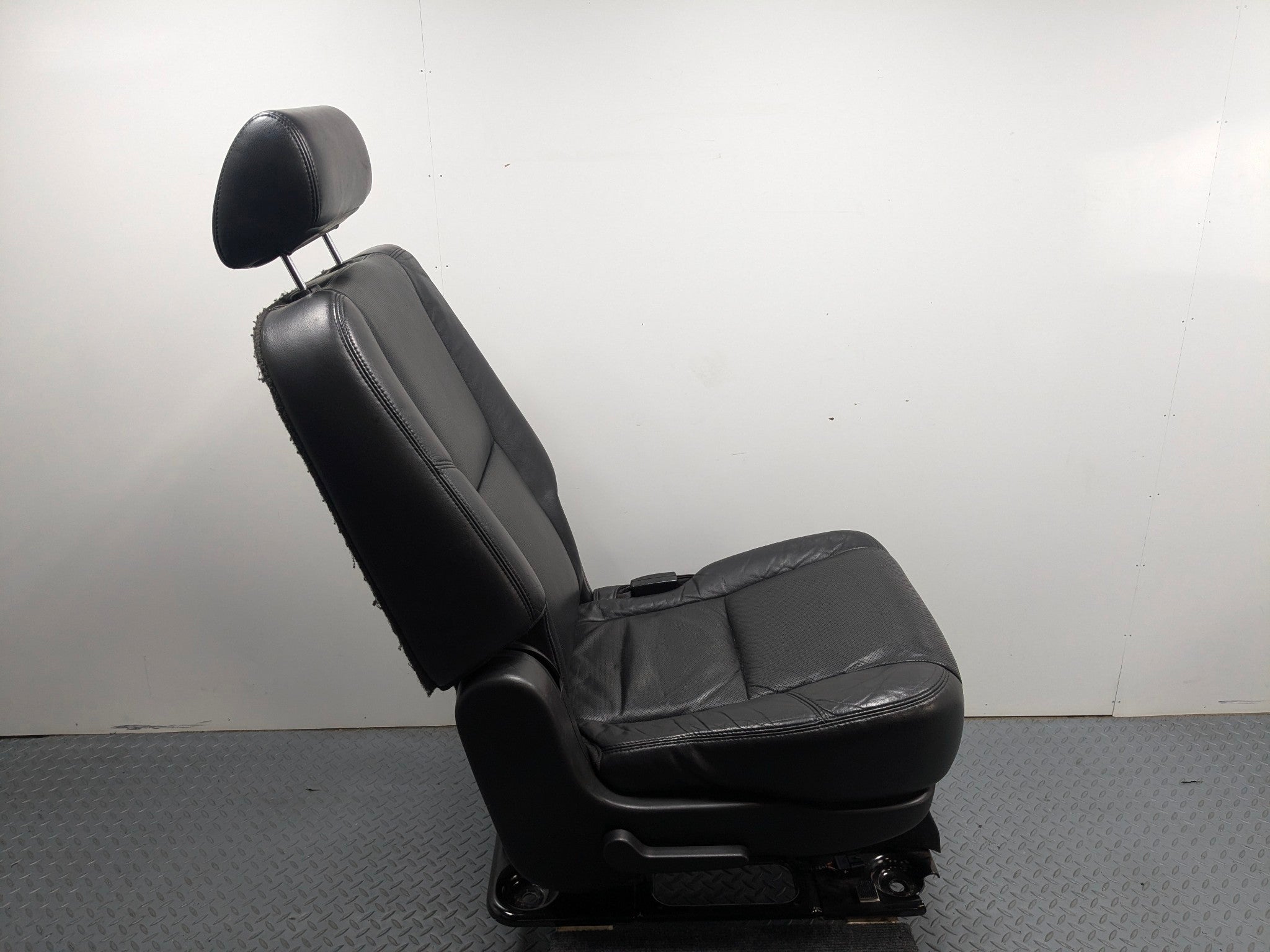 10 - 14 OEM CADILLAC ESCALADE ESV REAR RIGHT SIDE SEAT WITH HEADREST ASSEMBLY