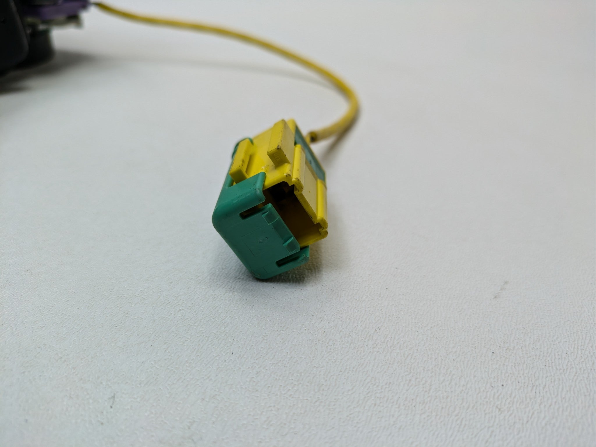 08 - 10 OEM PORSCHE CAYENNE REAR LEFT DRIVER SIDE SEAT BELT RETRACTOR ASSEMBLY