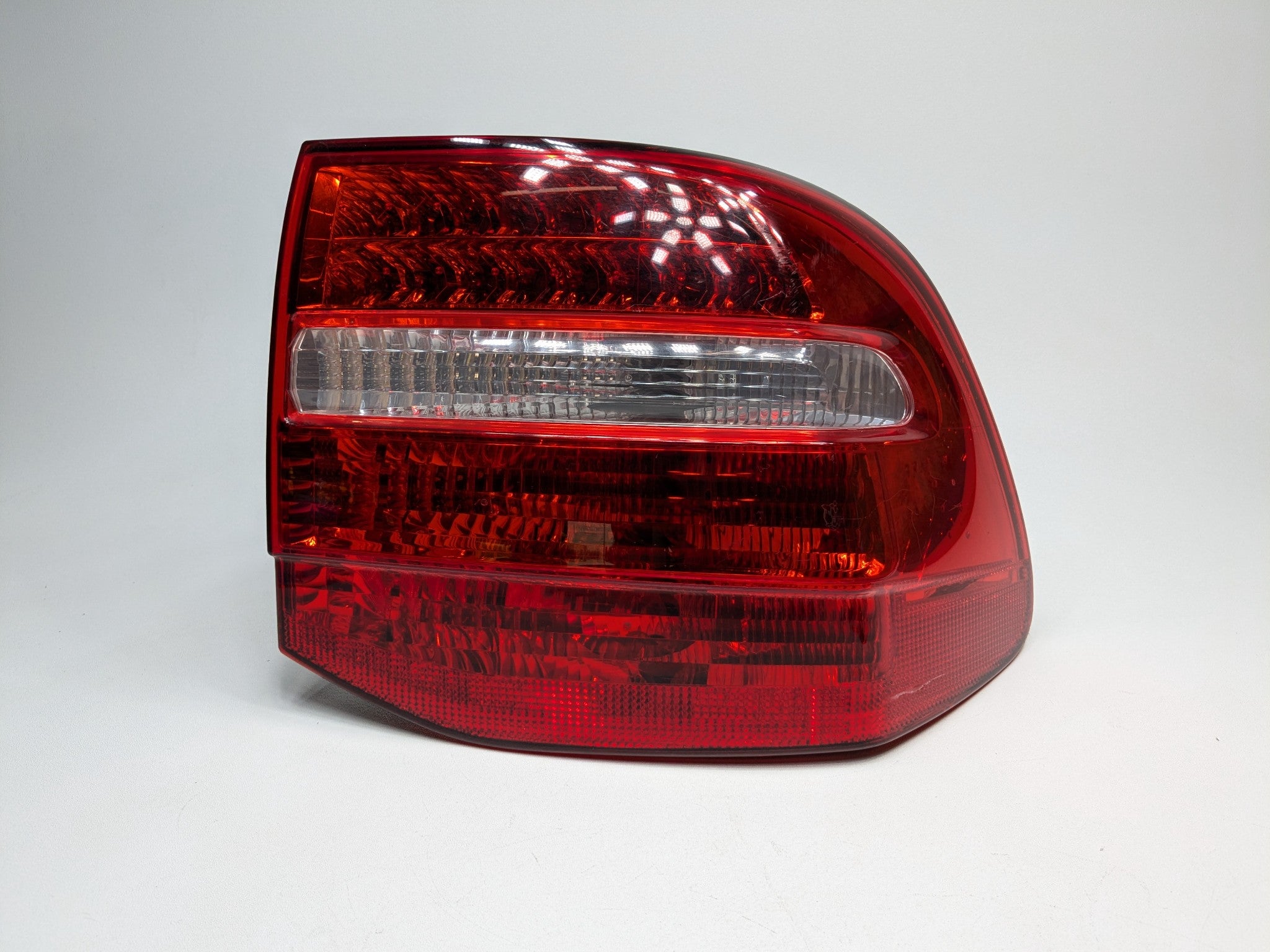08 - 10 OEM PORSCHE CAYENNE REAR RIGHT PASSENGER SIDE TAILLIGHT ASSEMBLY