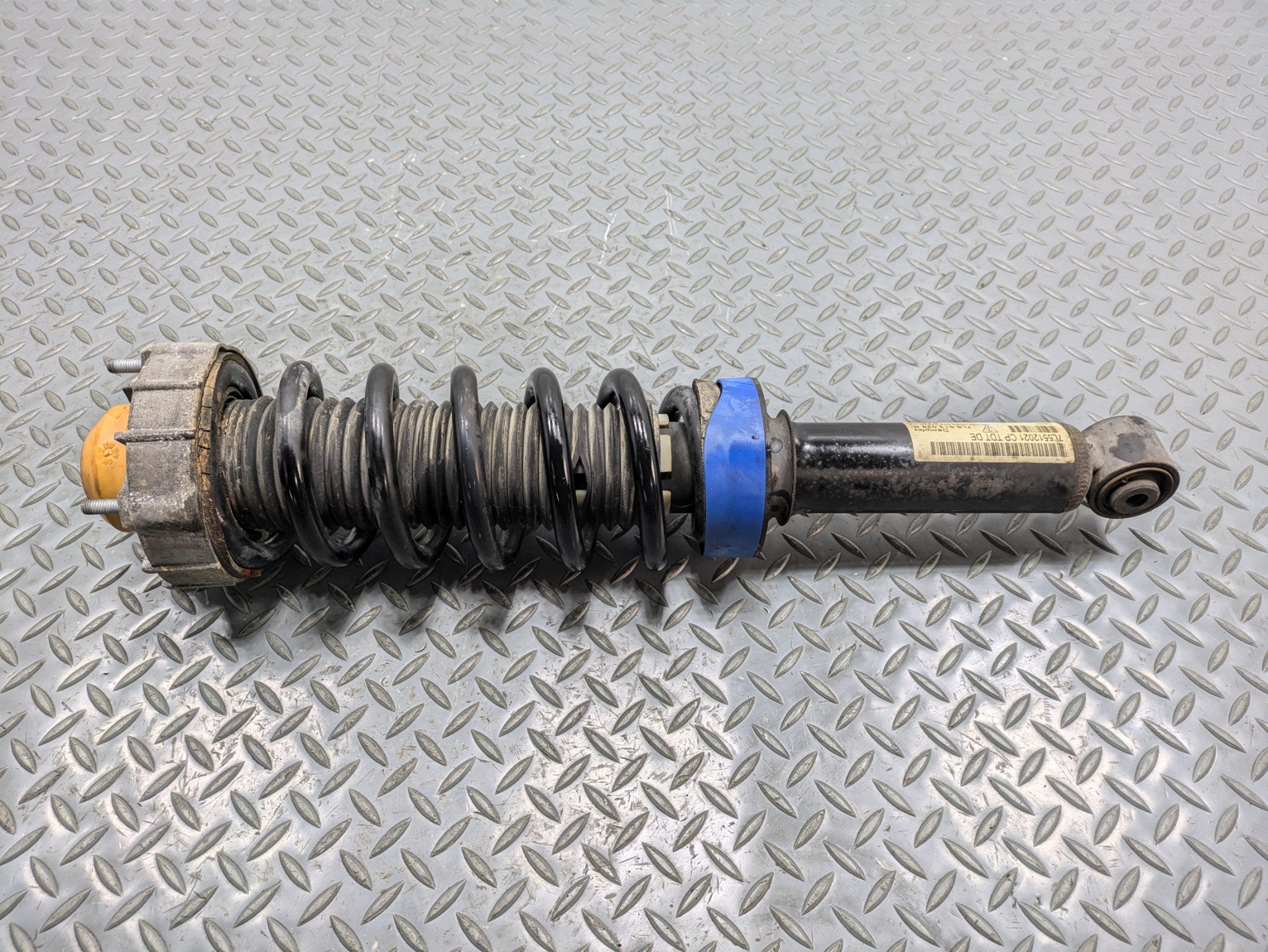 08 - 10 OEM PORSCHE CAYENNE REAR RIGHT PASSENGER SIDE SUSPENSION STRUT ASSEMBLY