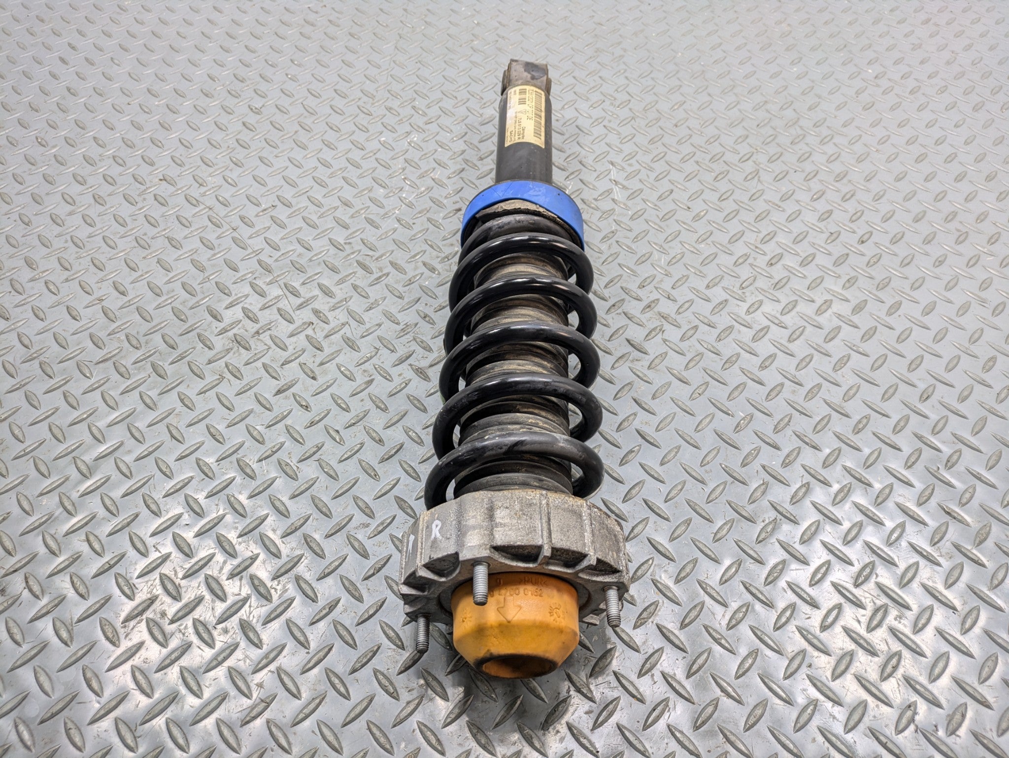 08 - 10 OEM PORSCHE CAYENNE REAR RIGHT PASSENGER SIDE SUSPENSION STRUT ASSEMBLY