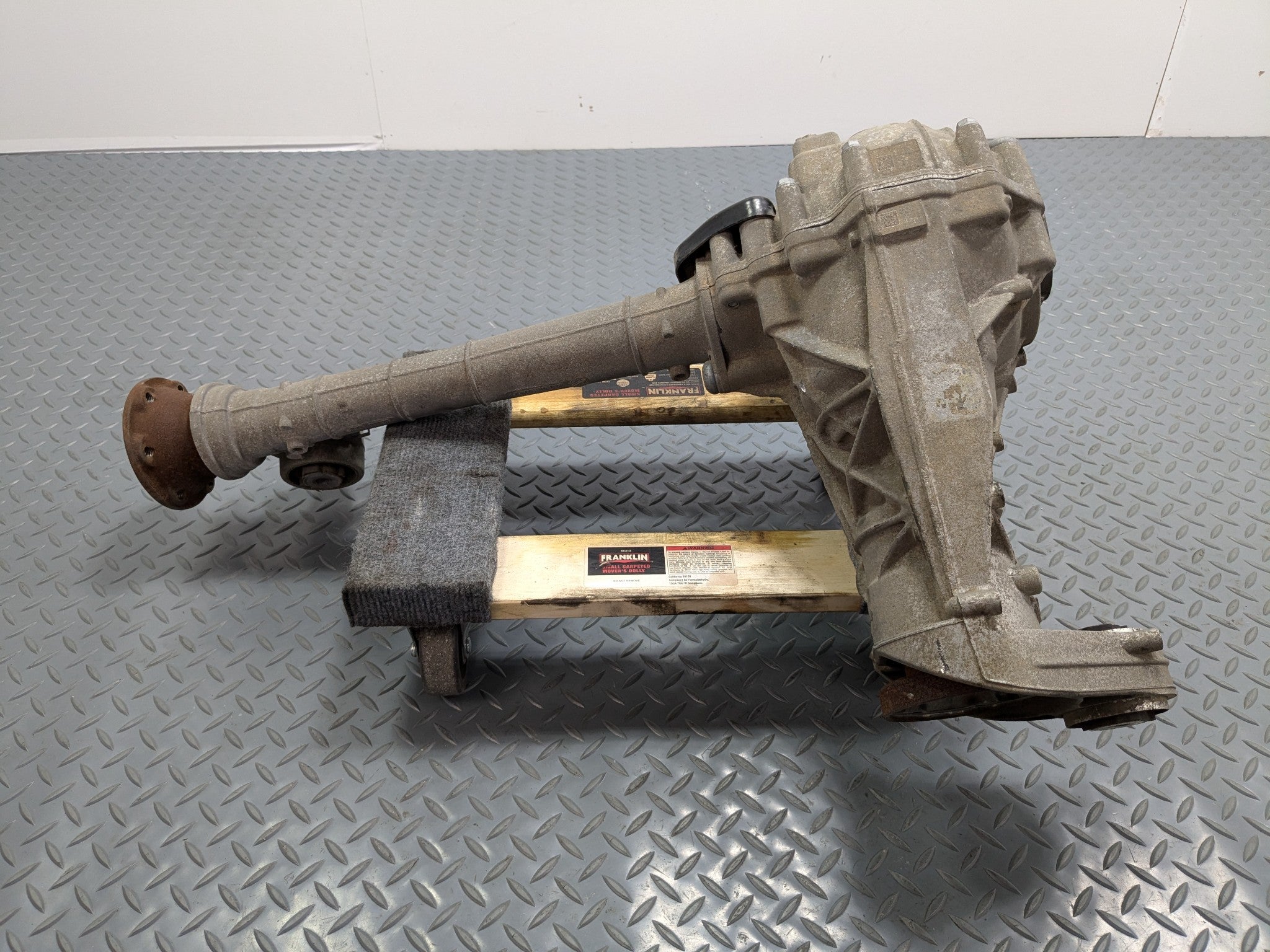 08 - 10 OEM PORSCHE CAYENNE FRONT AXLE DIFFERENTIAL CARRIER 4.8L WITHOUT TURBO