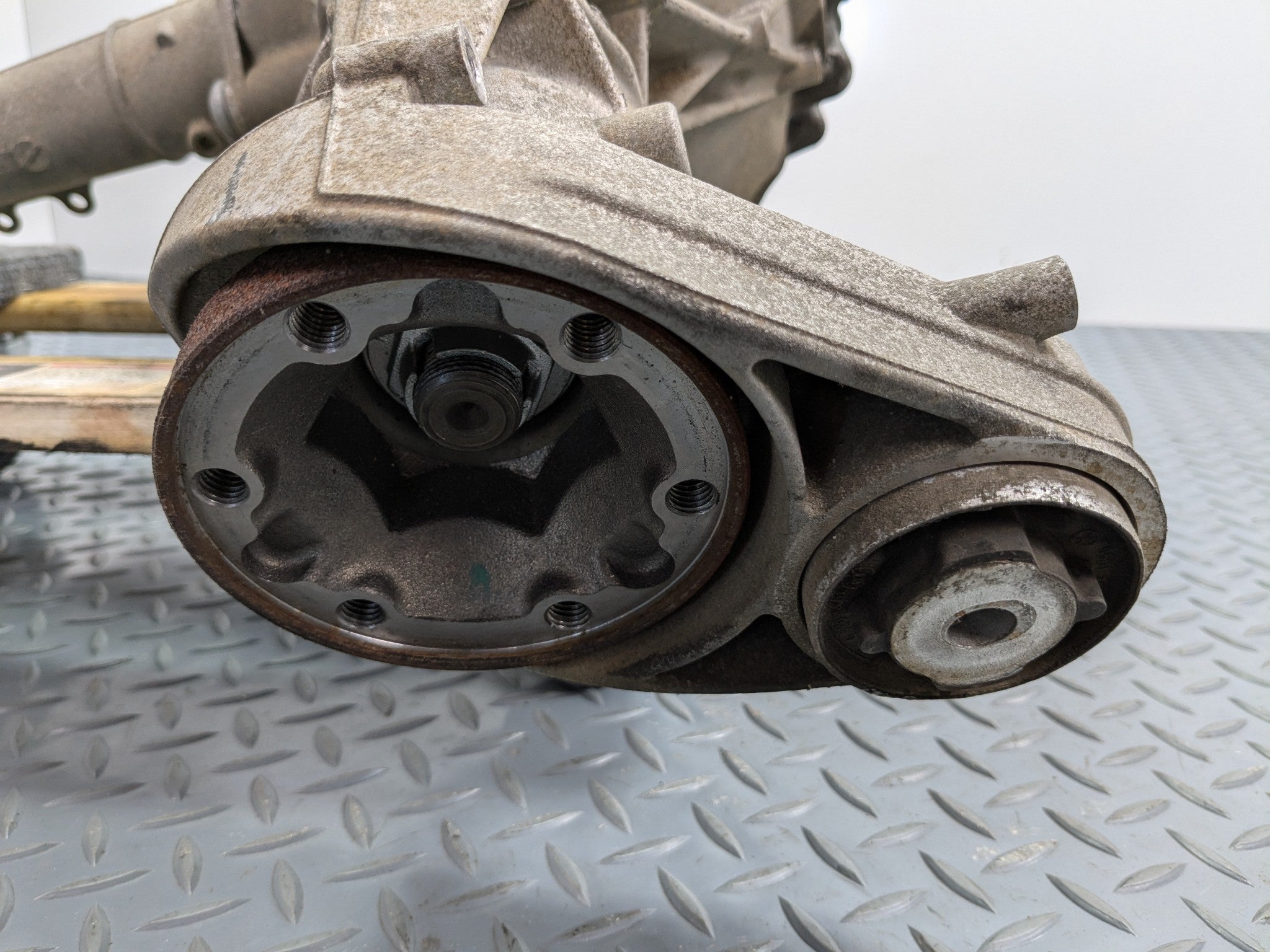 08 - 10 OEM PORSCHE CAYENNE FRONT AXLE DIFFERENTIAL CARRIER 4.8L WITHOUT TURBO