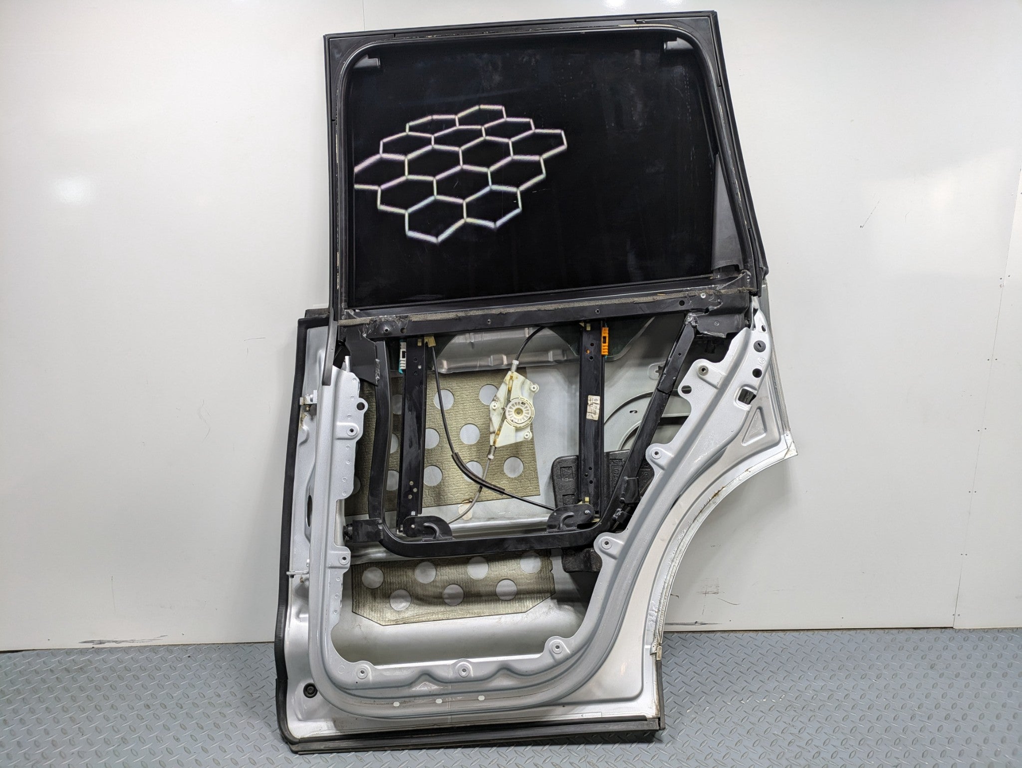 08 - 10 OEM PORSCHE CAYENNE REAR RIGHT PASSENGER SIDE DOOR SHELL PANEL ASSEMBLY