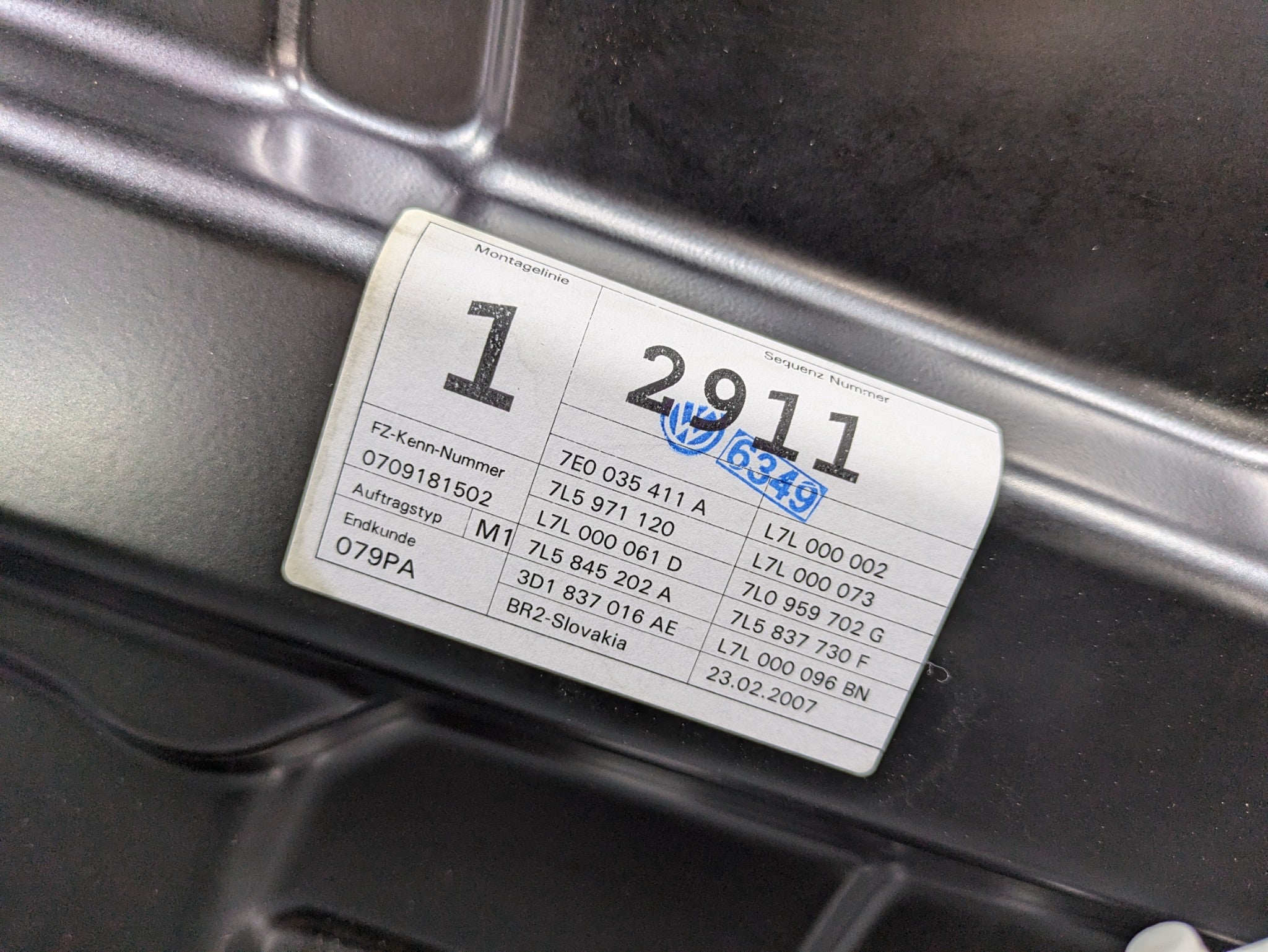 08 - 10 OEM PORSCHE CAYENNE FRONT RIGHT PASSENGER SIDE DOOR SHELL PANEL ASSEMBLY