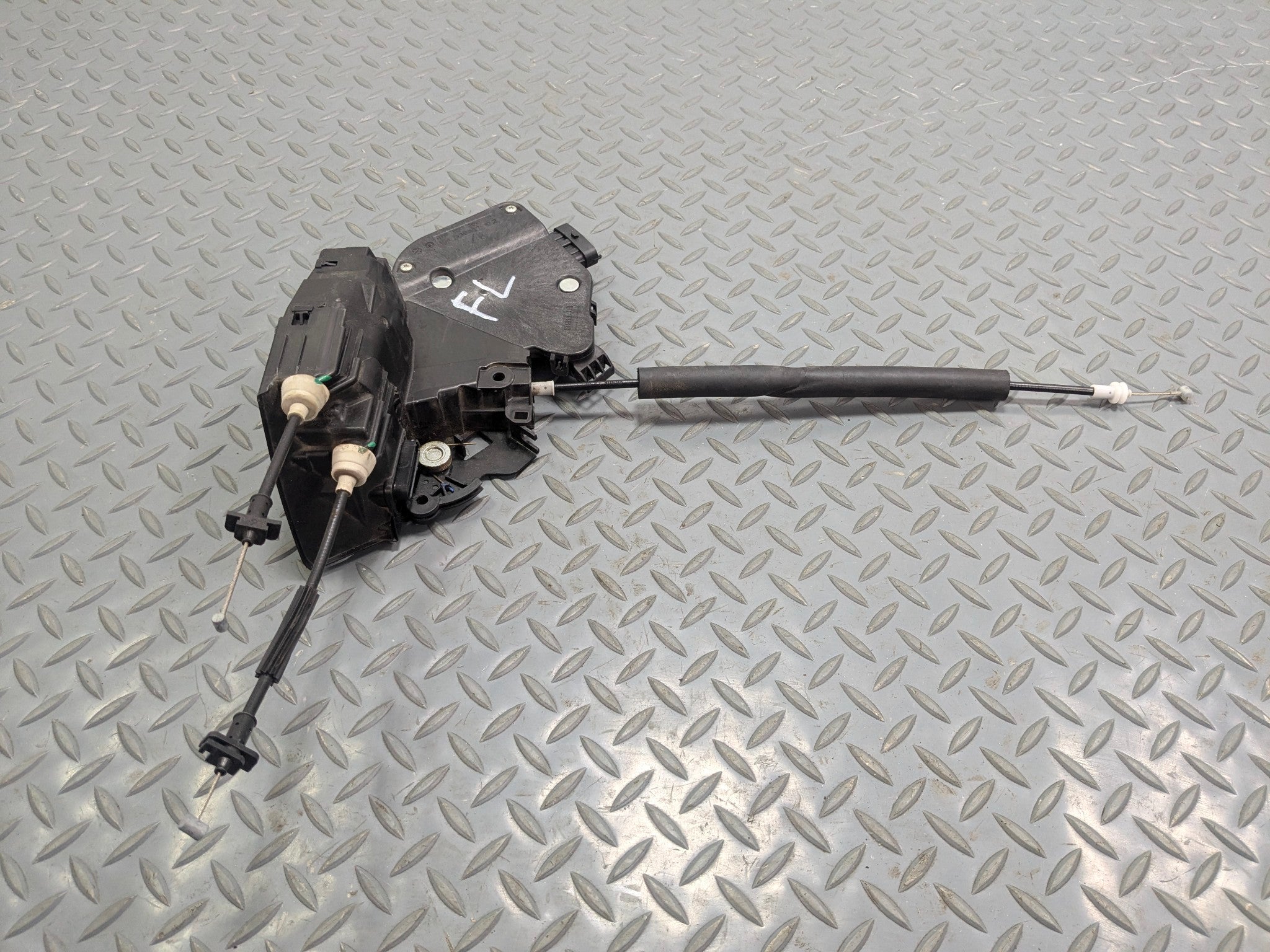2013 - 2017 OEM LAND ROVER RANGE ROVER FRONT LEFT SIDE DOOR LOCK LATCH ACTUATOR