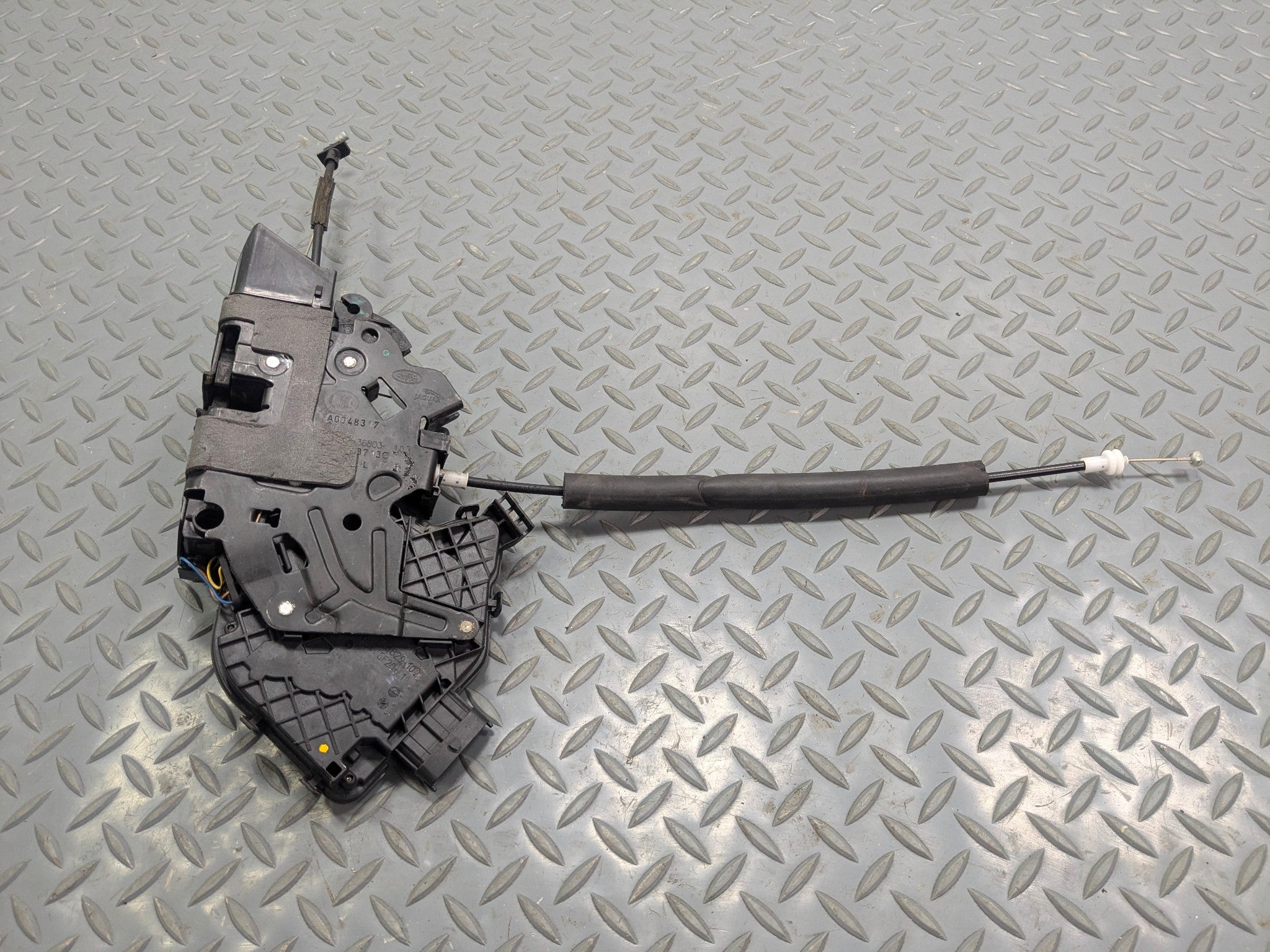 2013 - 2017 OEM LAND ROVER RANGE ROVER FRONT LEFT SIDE DOOR LOCK LATCH ACTUATOR