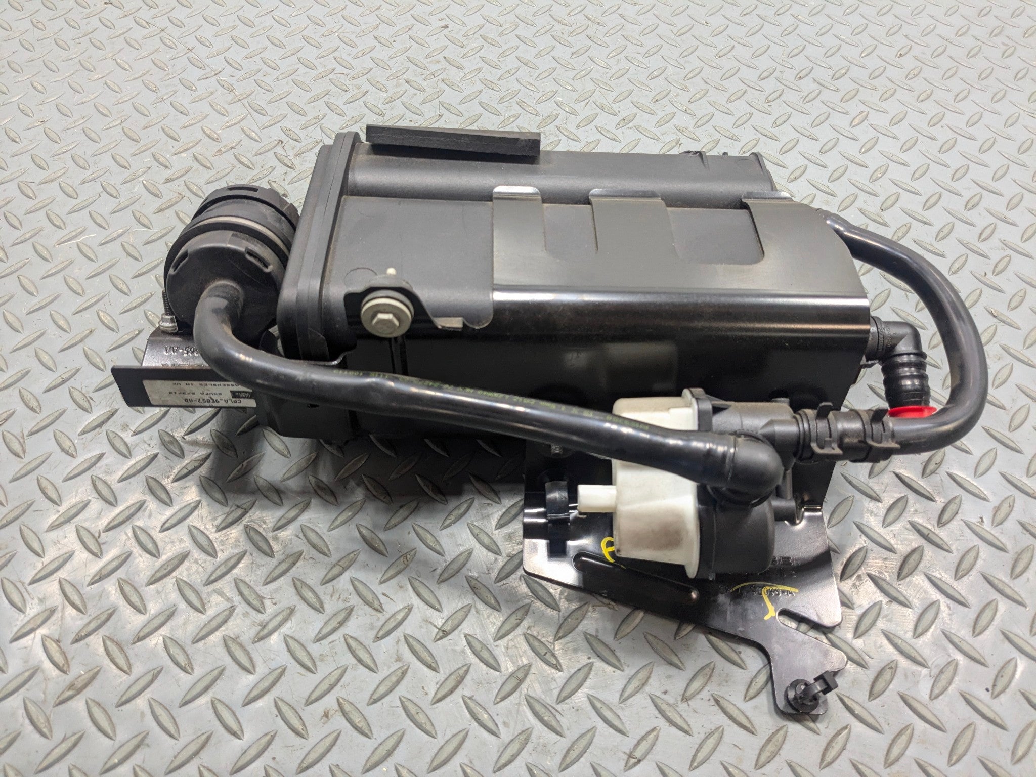 2013 - 2017 OEM LAND ROVER RANGE ROVER FUEL VAPOR EVAPORATOR CHARCOAL CANISTER