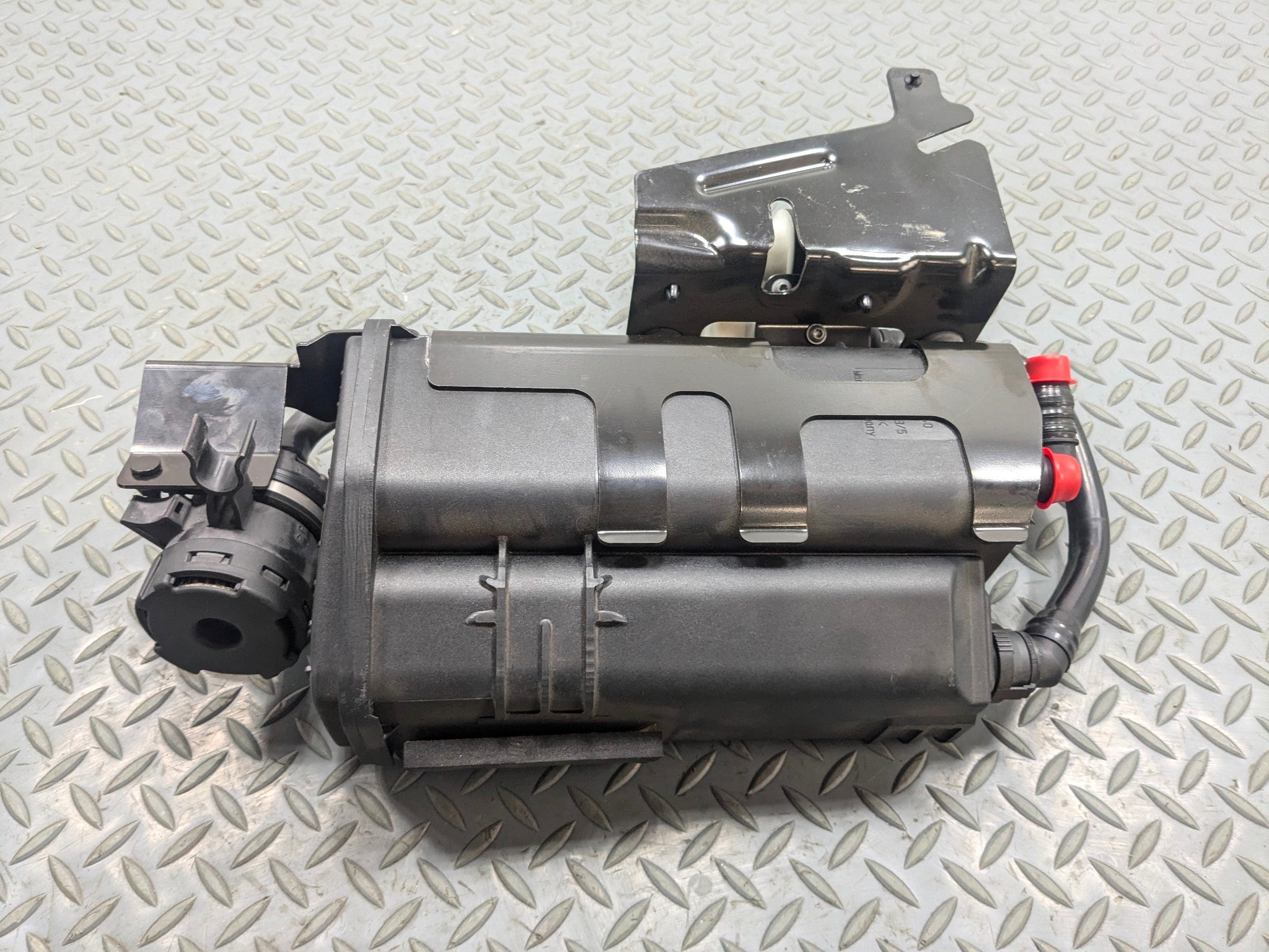 2013 - 2017 OEM LAND ROVER RANGE ROVER FUEL VAPOR EVAPORATOR CHARCOAL CANISTER