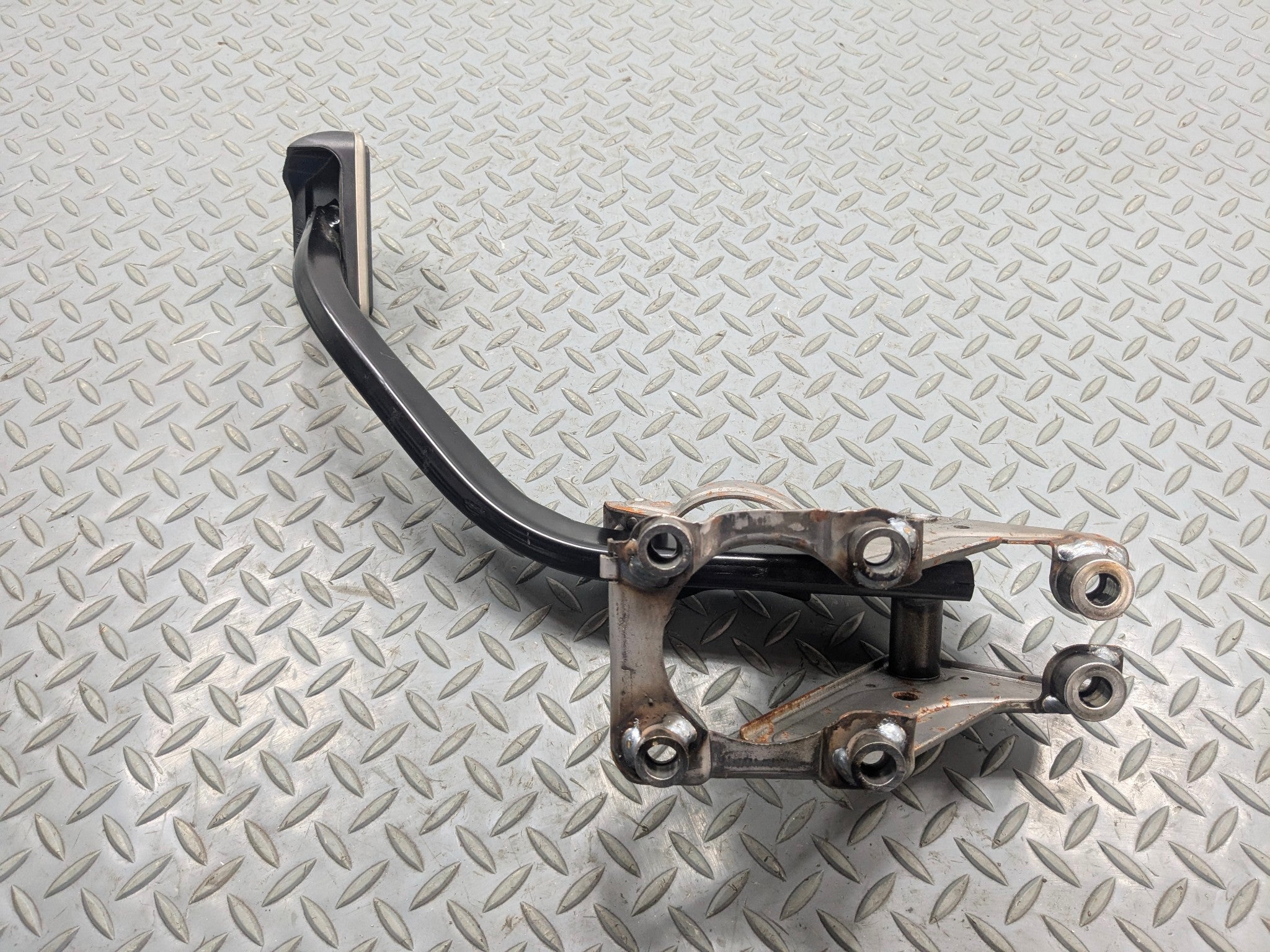 13 - 17 OEM LAND ROVER RANGE ROVER BRAKE FOOT STOP PEDAL WITH BRACKET ASSEMBLY