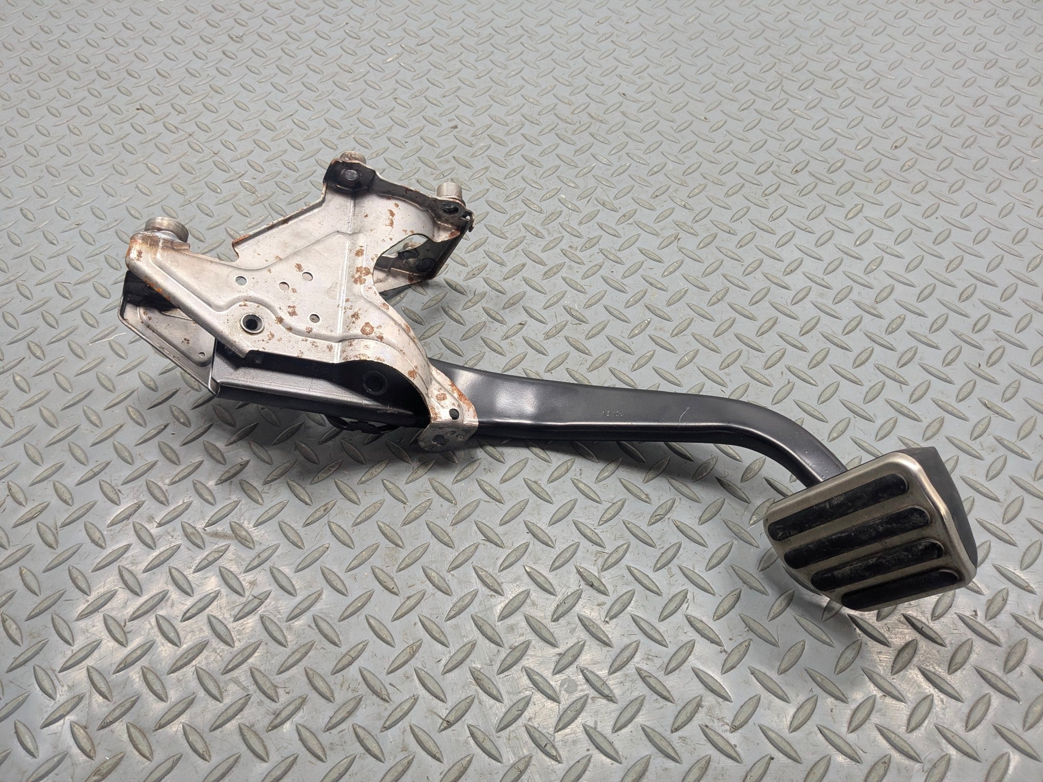 13 - 17 OEM LAND ROVER RANGE ROVER BRAKE FOOT STOP PEDAL WITH BRACKET ASSEMBLY