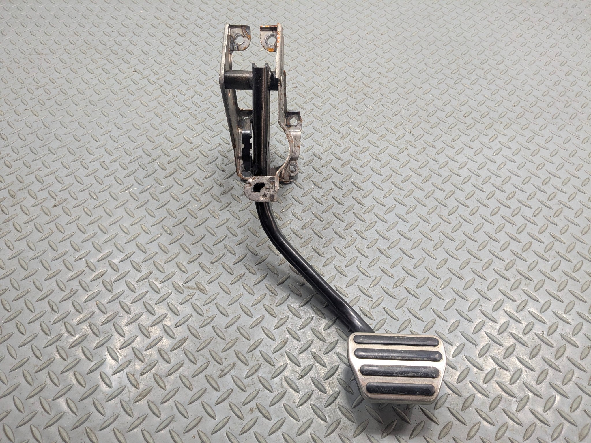 13 - 17 OEM LAND ROVER RANGE ROVER BRAKE FOOT STOP PEDAL WITH BRACKET ASSEMBLY