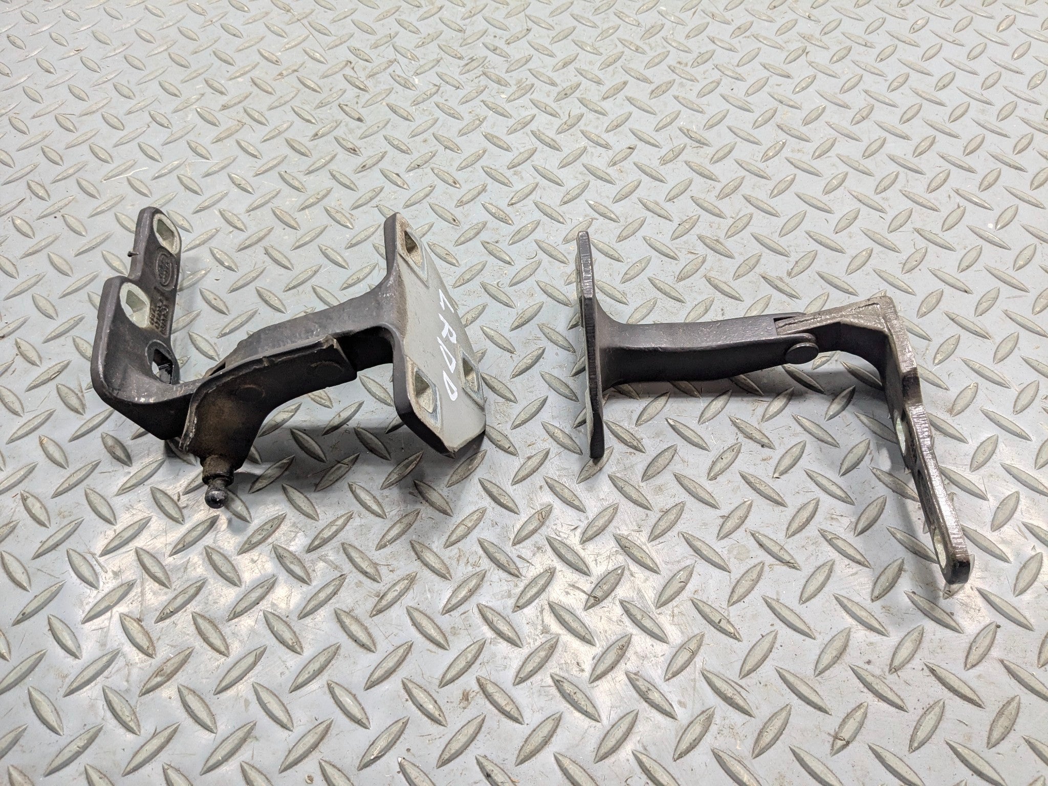 13 - 17 OEM LAND ROVER RANGE ROVER REAR LEFT AND RIGHT SIDE TAILGATE DOOR HINGE