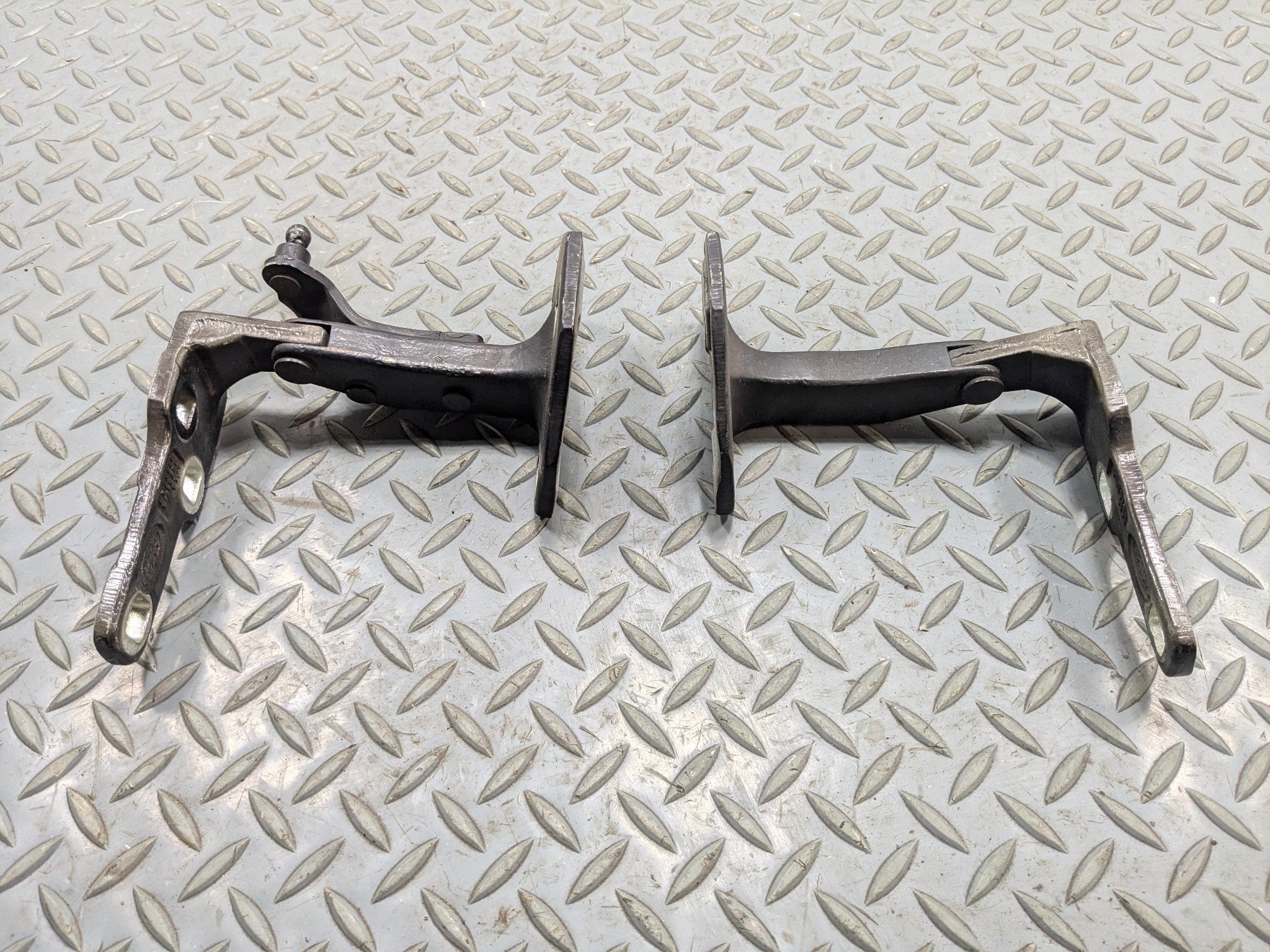 13 - 17 OEM LAND ROVER RANGE ROVER REAR LEFT AND RIGHT SIDE TAILGATE DOOR HINGE
