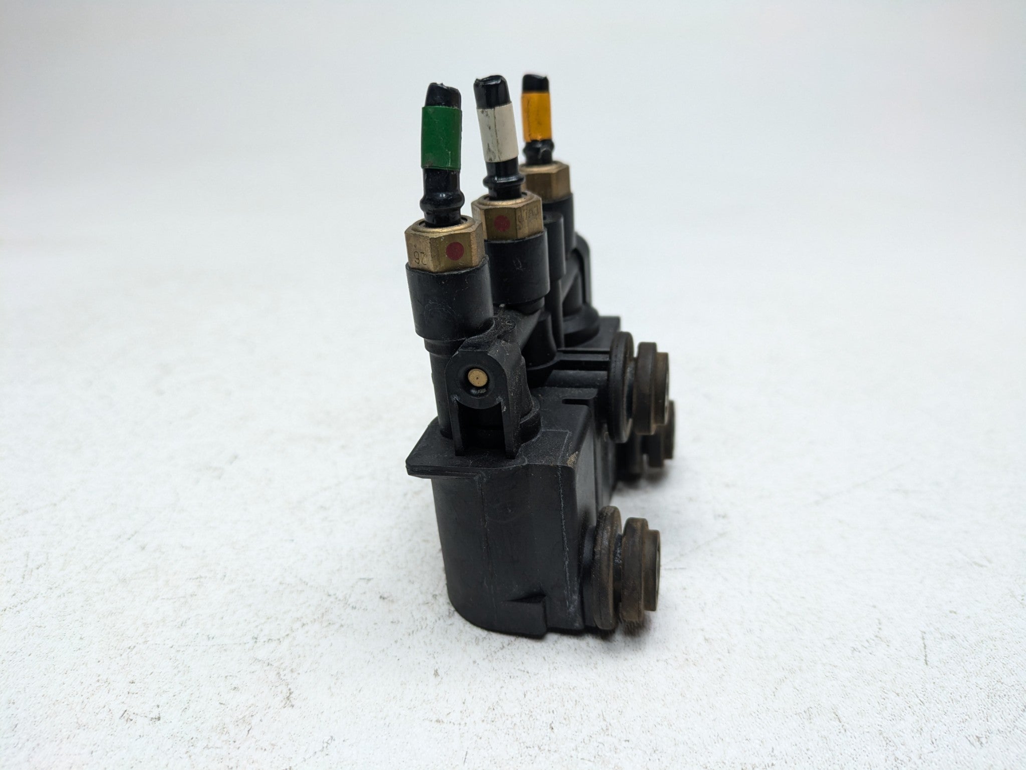 13 - 17 OEM LAND ROVER RANGE ROVER FRONT AIR SUSPENSION CONTROL VALVE ASSEMBLY