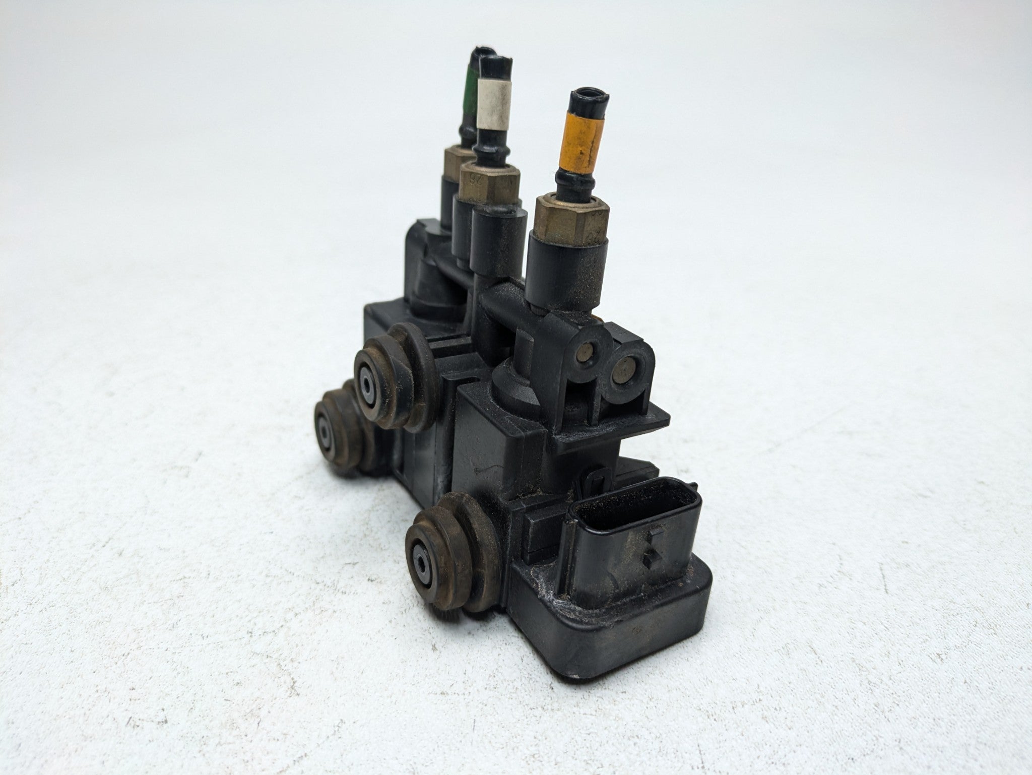 13 - 17 OEM LAND ROVER RANGE ROVER FRONT AIR SUSPENSION CONTROL VALVE ASSEMBLY