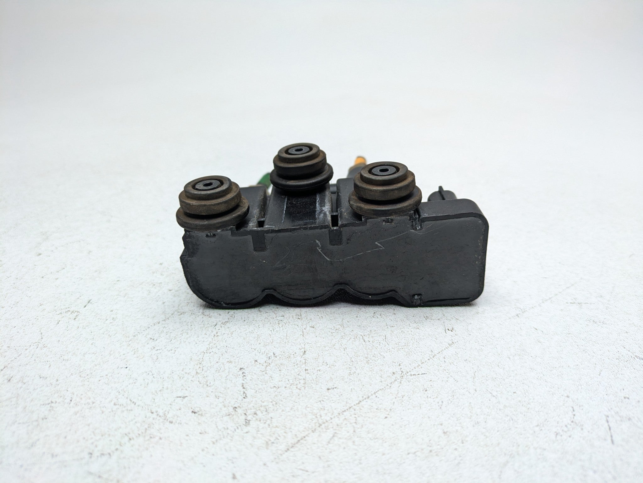 13 - 17 OEM LAND ROVER RANGE ROVER FRONT AIR SUSPENSION CONTROL VALVE ASSEMBLY