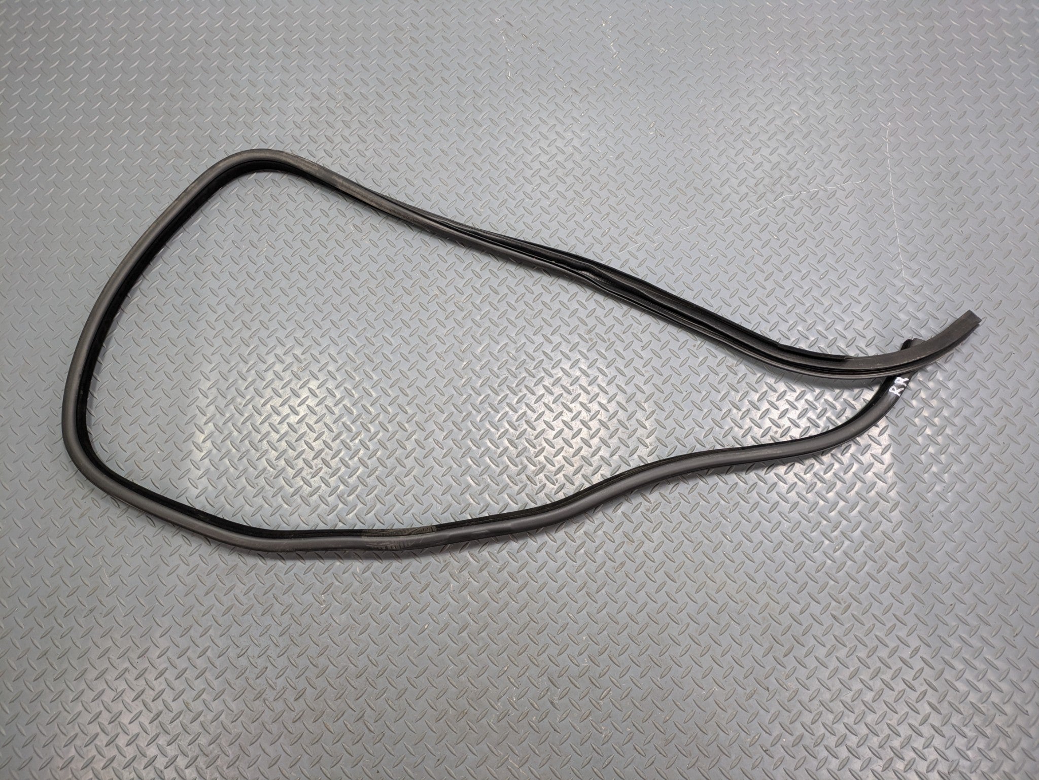 13 - 17 OEM LAND ROVER RANGE ROVER REAR RIGHT PASSENGER SIDE WEATHER STRIPPING