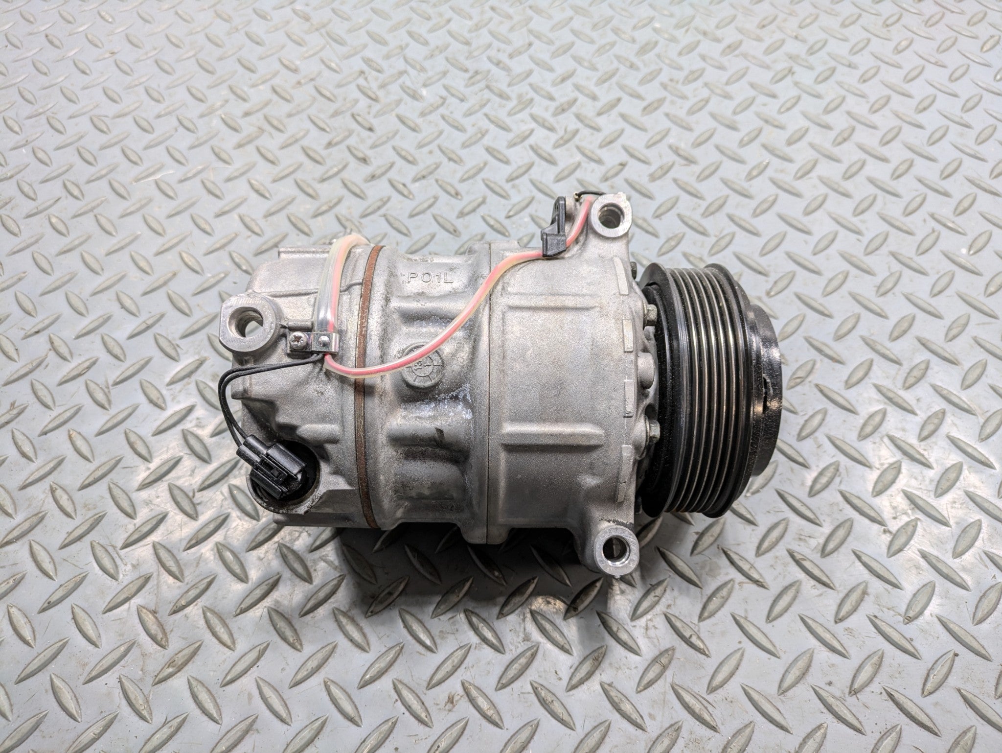 13 - 17 OEM LAND ROVER RANGE ROVER ENGINE AIR CONDITIONING COMPRESSOR ASSEMBLY