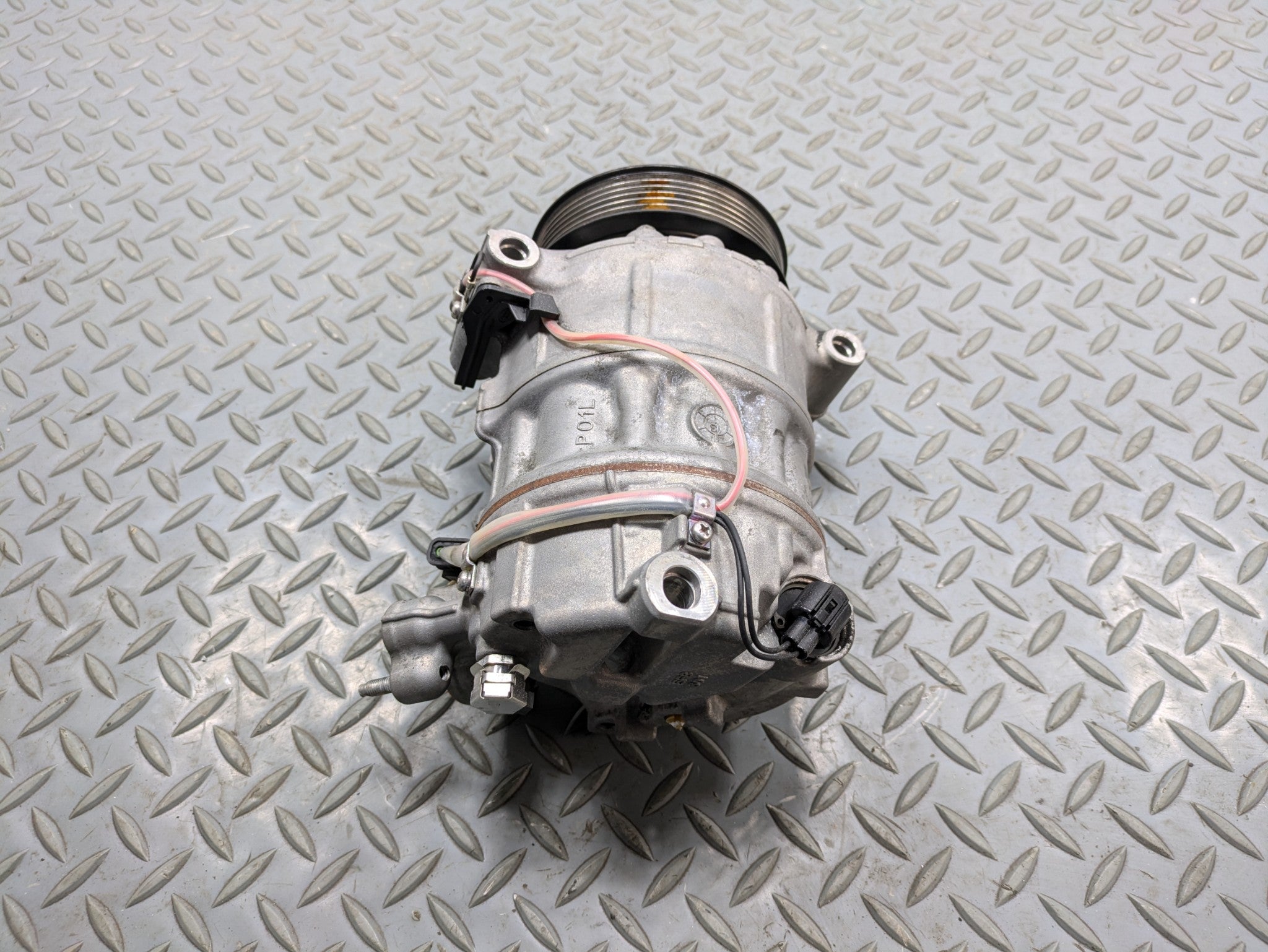 13 - 17 OEM LAND ROVER RANGE ROVER ENGINE AIR CONDITIONING COMPRESSOR ASSEMBLY