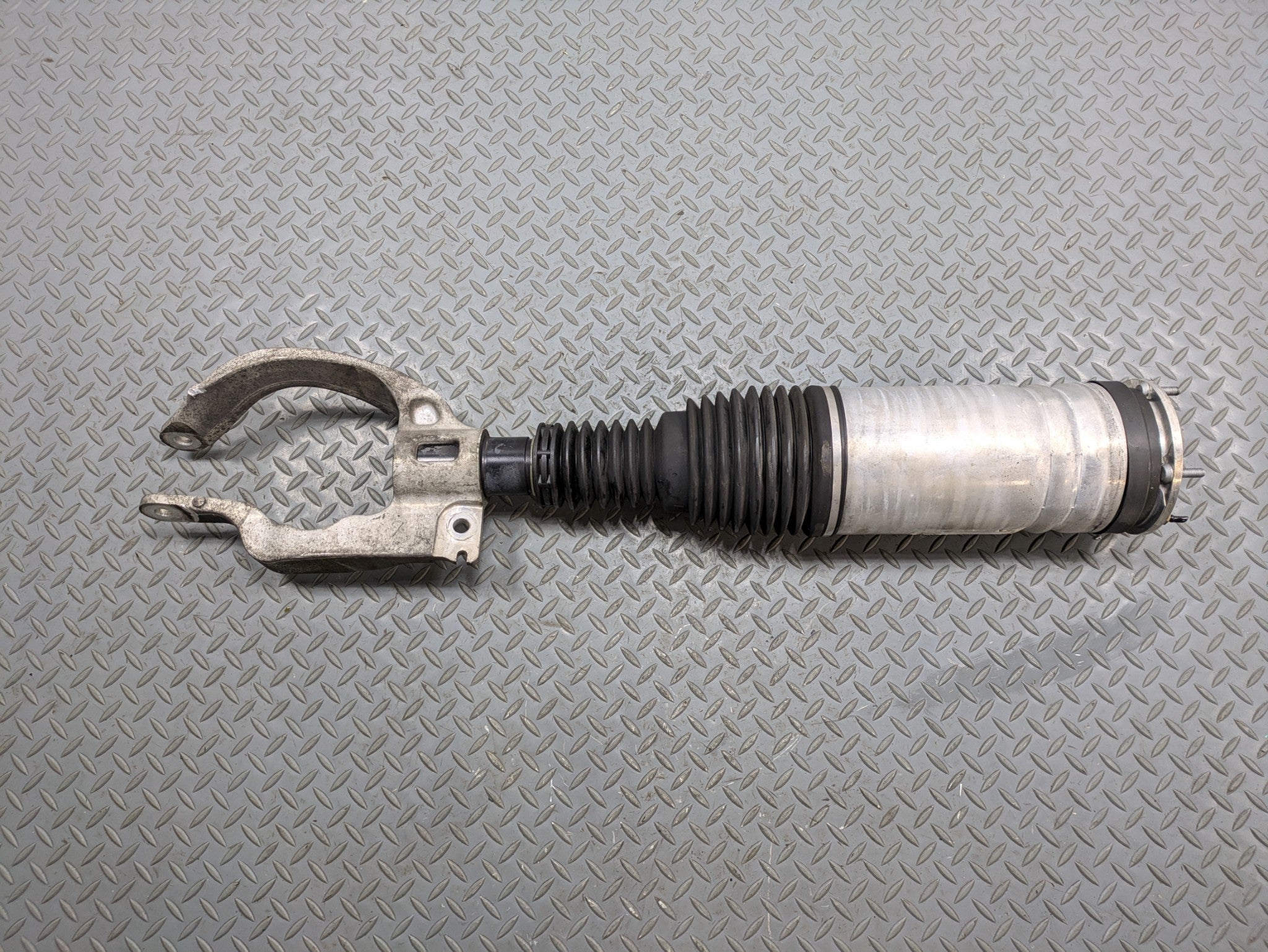 13 - 17 OEM LAND ROVER RANGE ROVER FRONT LEFT SIDE AIR SUSPENSION STRUT ASSEMBLY