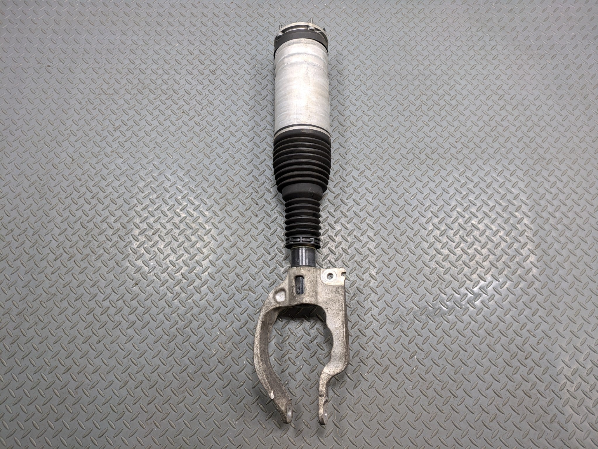 13 - 17 OEM LAND ROVER RANGE ROVER FRONT LEFT SIDE AIR SUSPENSION STRUT ASSEMBLY