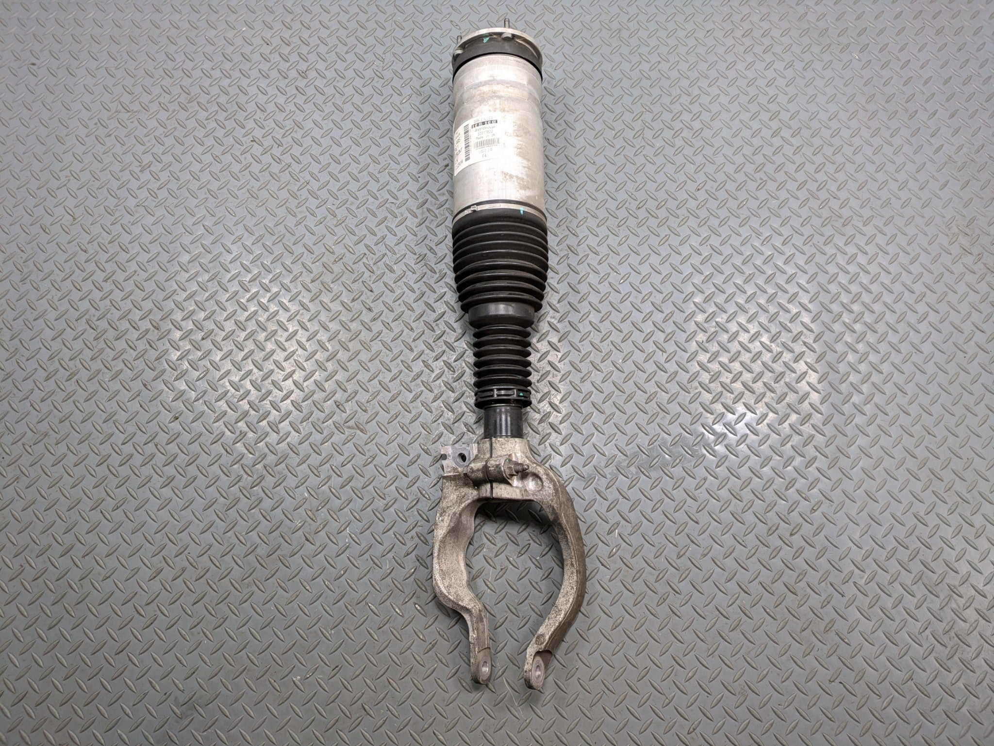 13 - 17 OEM LAND ROVER RANGE ROVER FRONT LEFT SIDE AIR SUSPENSION STRUT ASSEMBLY