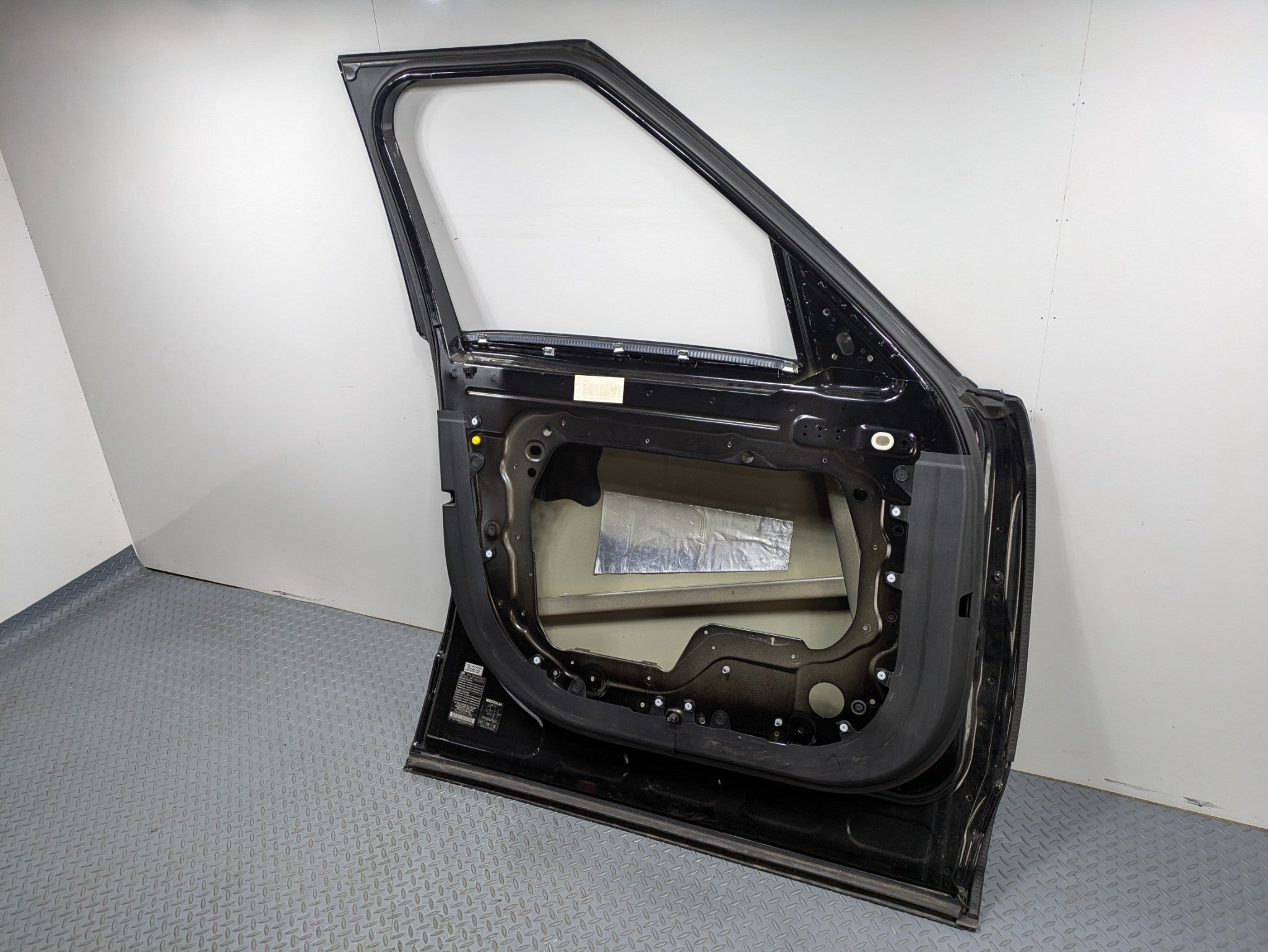 2013 - 2017 OEM LAND ROVER RANGE ROVER FRONT LEFT SIDE DOOR SHELL PANEL BLACK