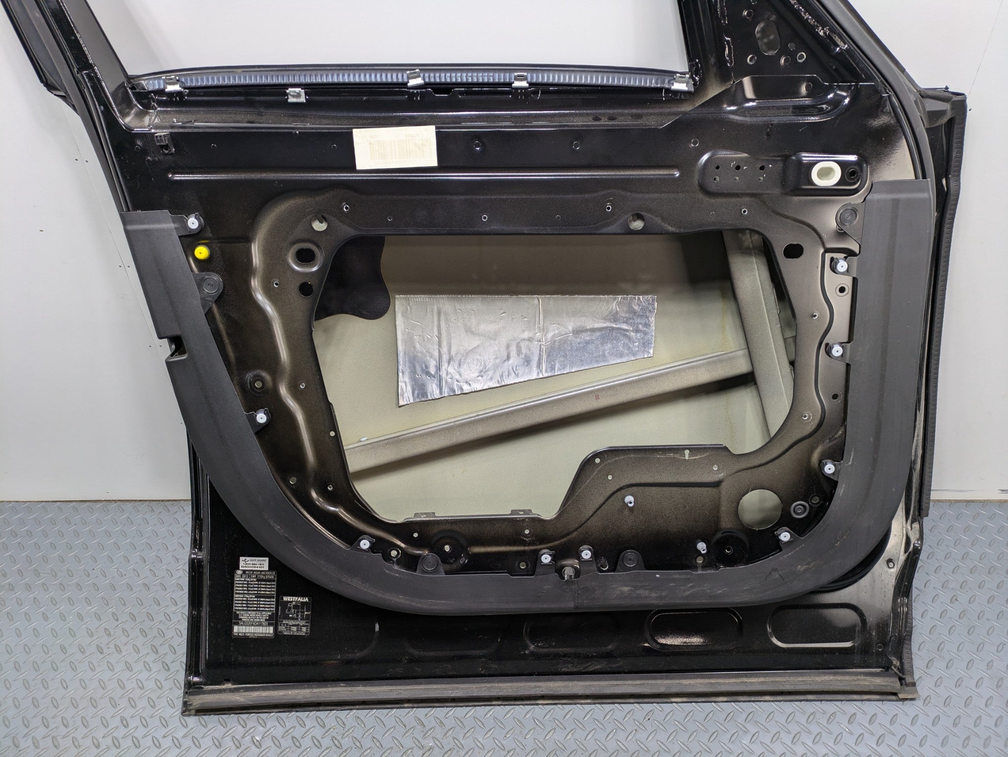 2013 - 2017 OEM LAND ROVER RANGE ROVER FRONT LEFT SIDE DOOR SHELL PANEL BLACK