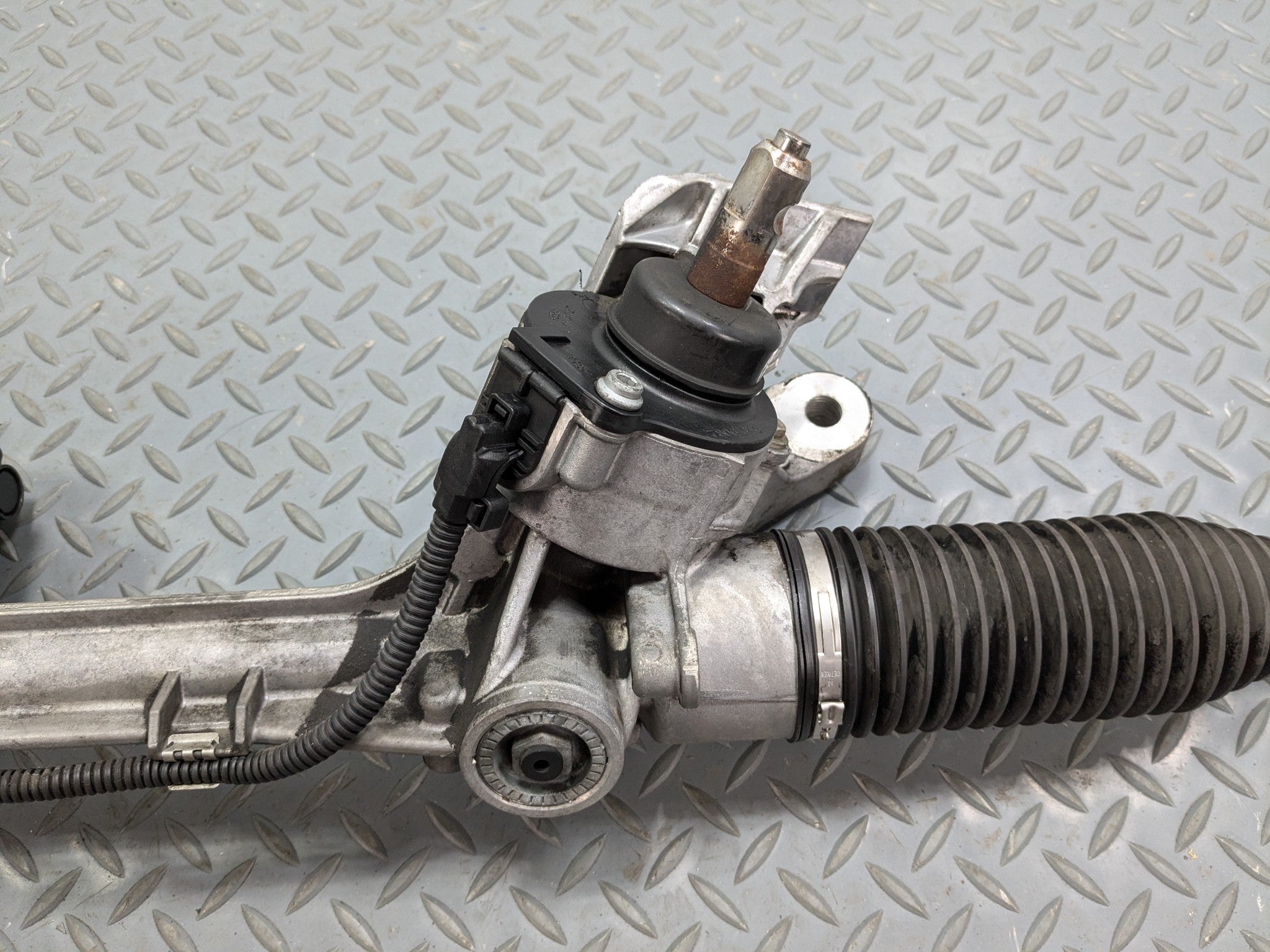 2013 - 2017 OEM LAND ROVER RANGE ROVER ELECTRIC STEERING GEAR RACK AND PINION