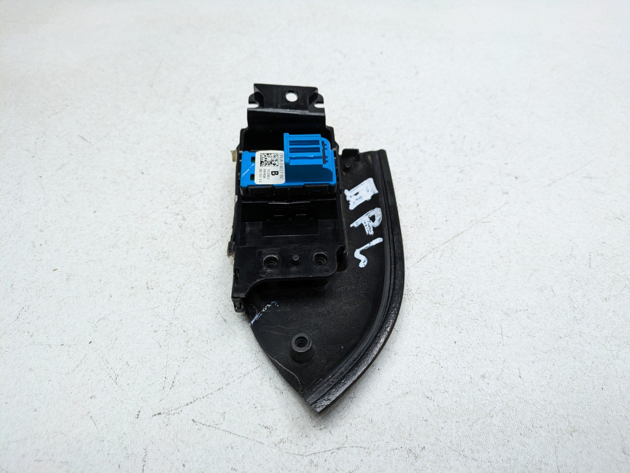 2013 - 2017 OEM LAND ROVER RANGE ROVER REAR LEFT DRIVER SIDE LOCK UNLOCK SWITCH