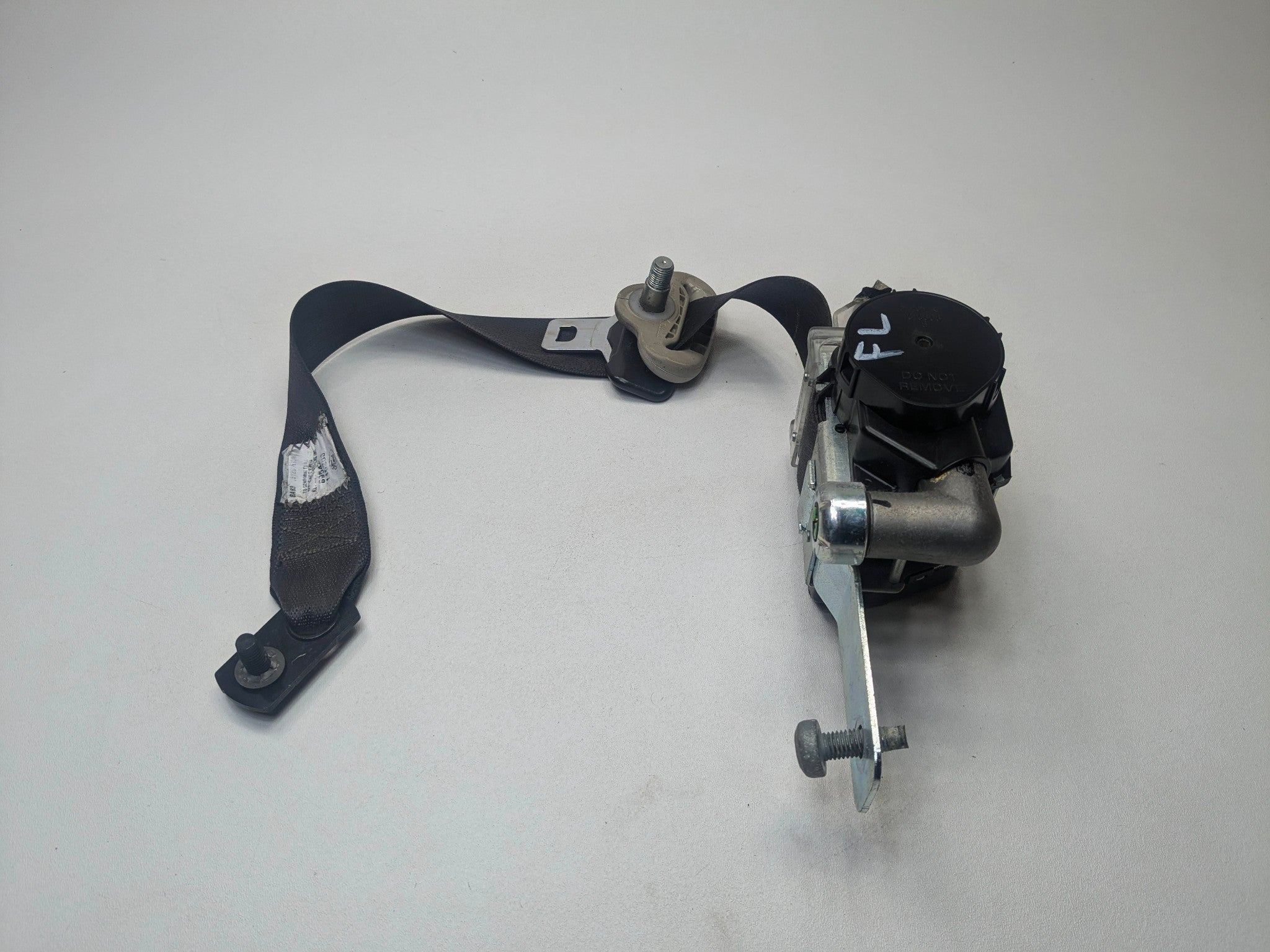 2009 - 2012 OEM FORD FLEX FRONT LEFT DRIVER SIDE SEAT BELT ASSEMBLY