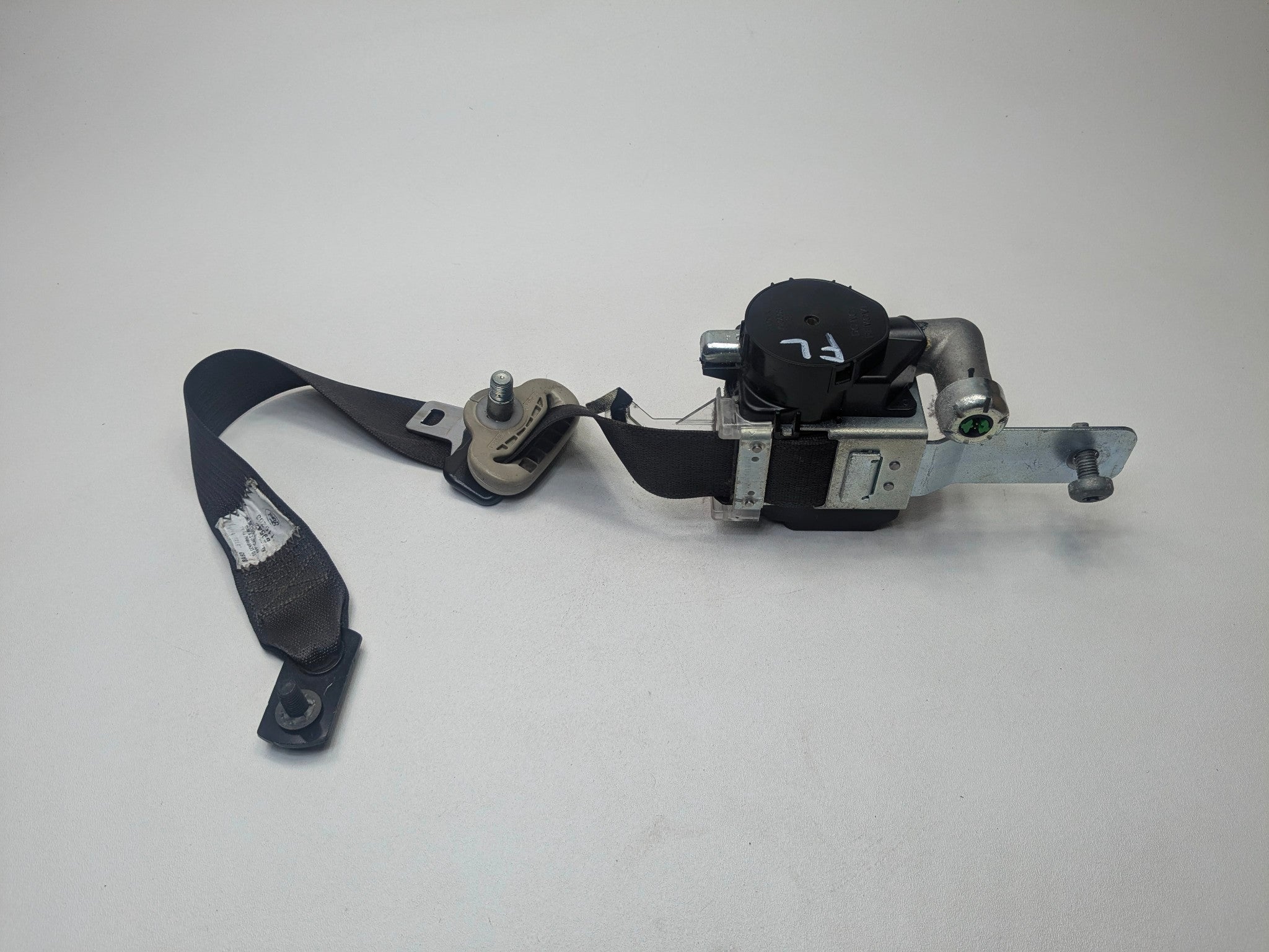 2009 - 2012 OEM FORD FLEX FRONT LEFT DRIVER SIDE SEAT BELT ASSEMBLY