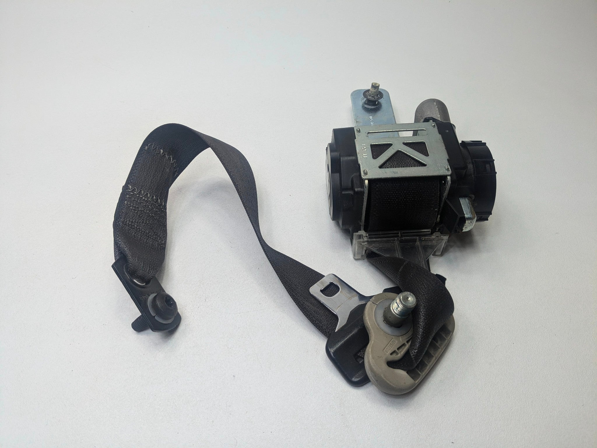 2009 - 2012 OEM FORD FLEX FRONT LEFT DRIVER SIDE SEAT BELT ASSEMBLY