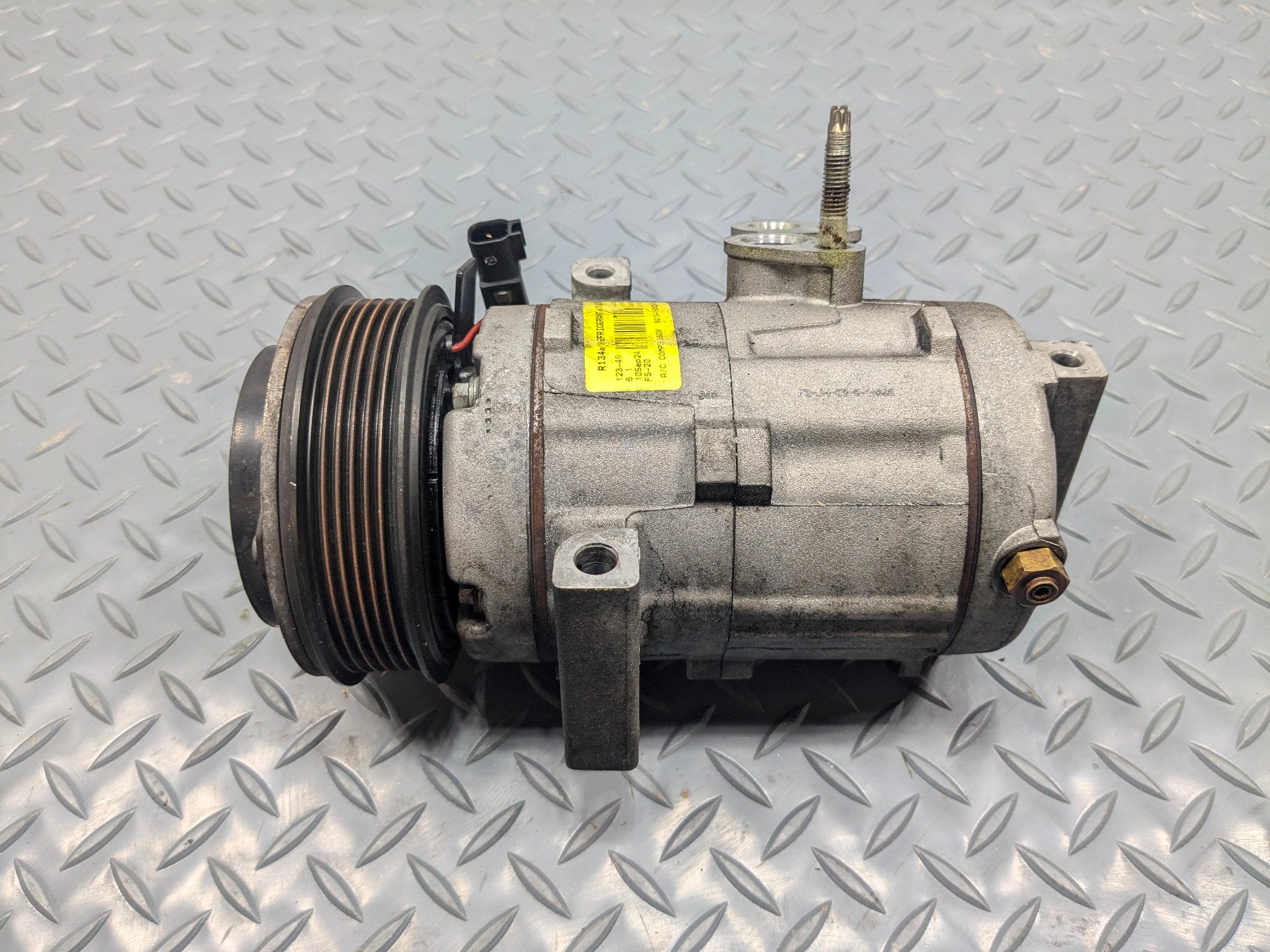 2009 - 2012 OEM FORD FLEX AIR CONDITIONING COMPRESSOR PUMP ASSEMBLY