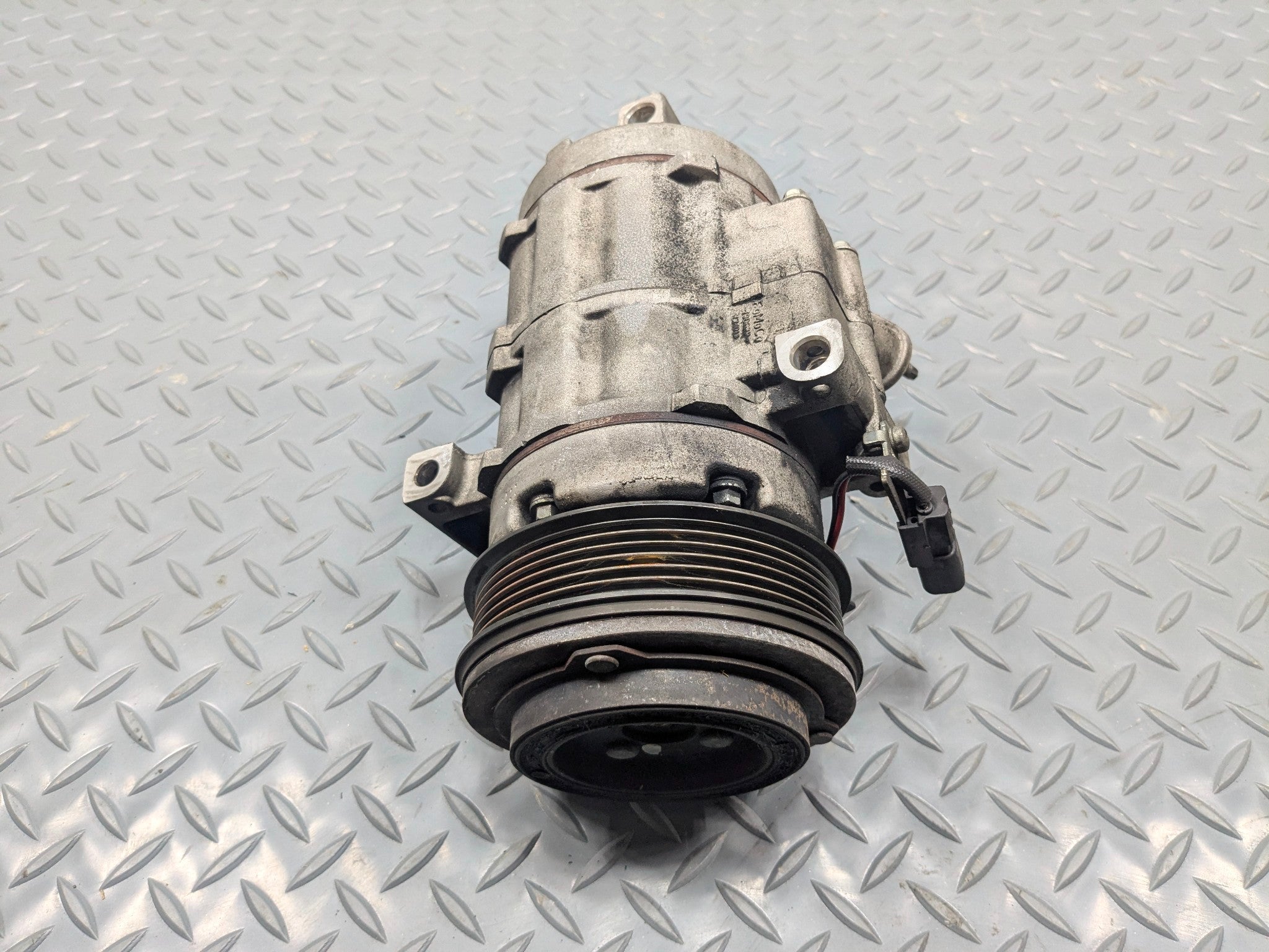2009 - 2012 OEM FORD FLEX AIR CONDITIONING COMPRESSOR PUMP ASSEMBLY
