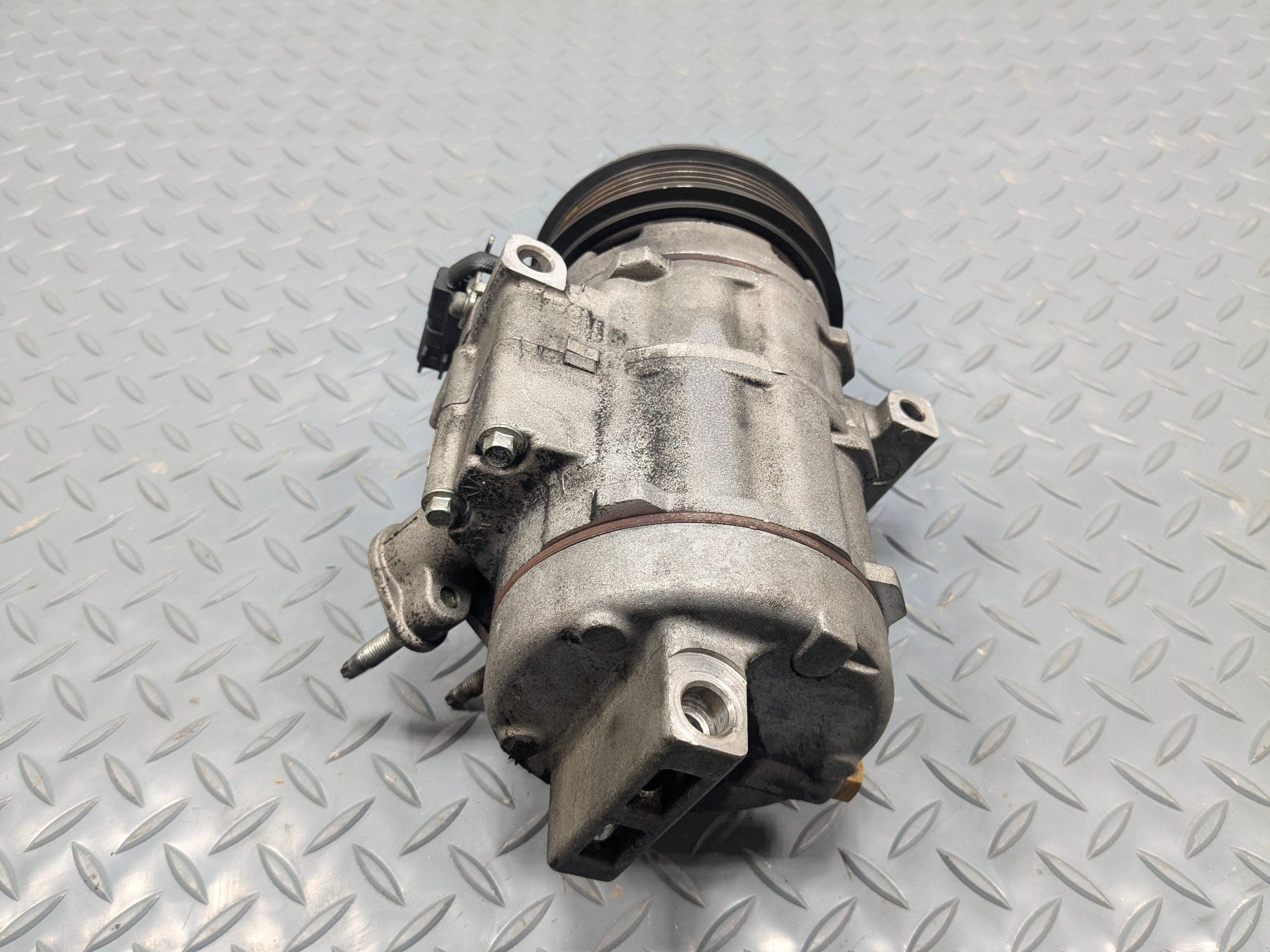 2009 - 2012 OEM FORD FLEX AIR CONDITIONING COMPRESSOR PUMP ASSEMBLY